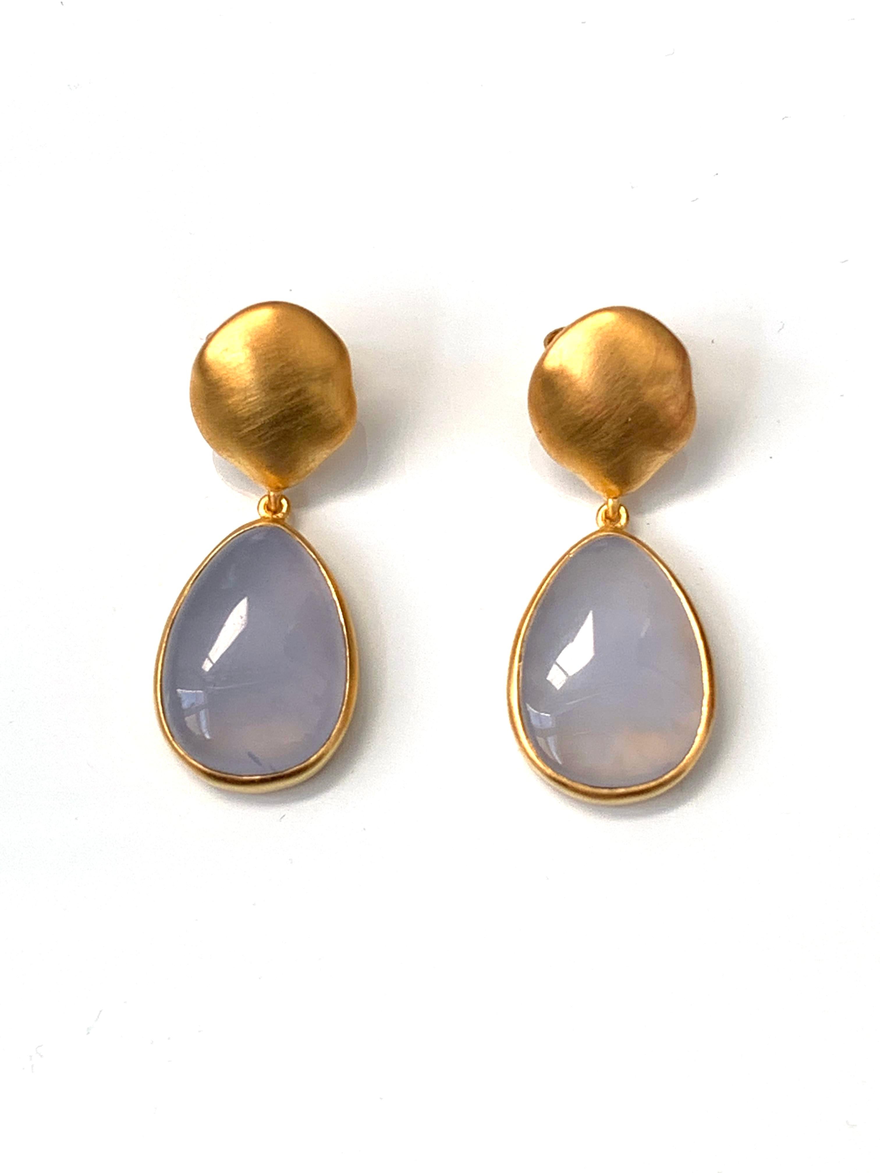 Pear-shape Cabochon Chalcedony Vermeil Drop Earrings In New Condition In Los Angeles, CA