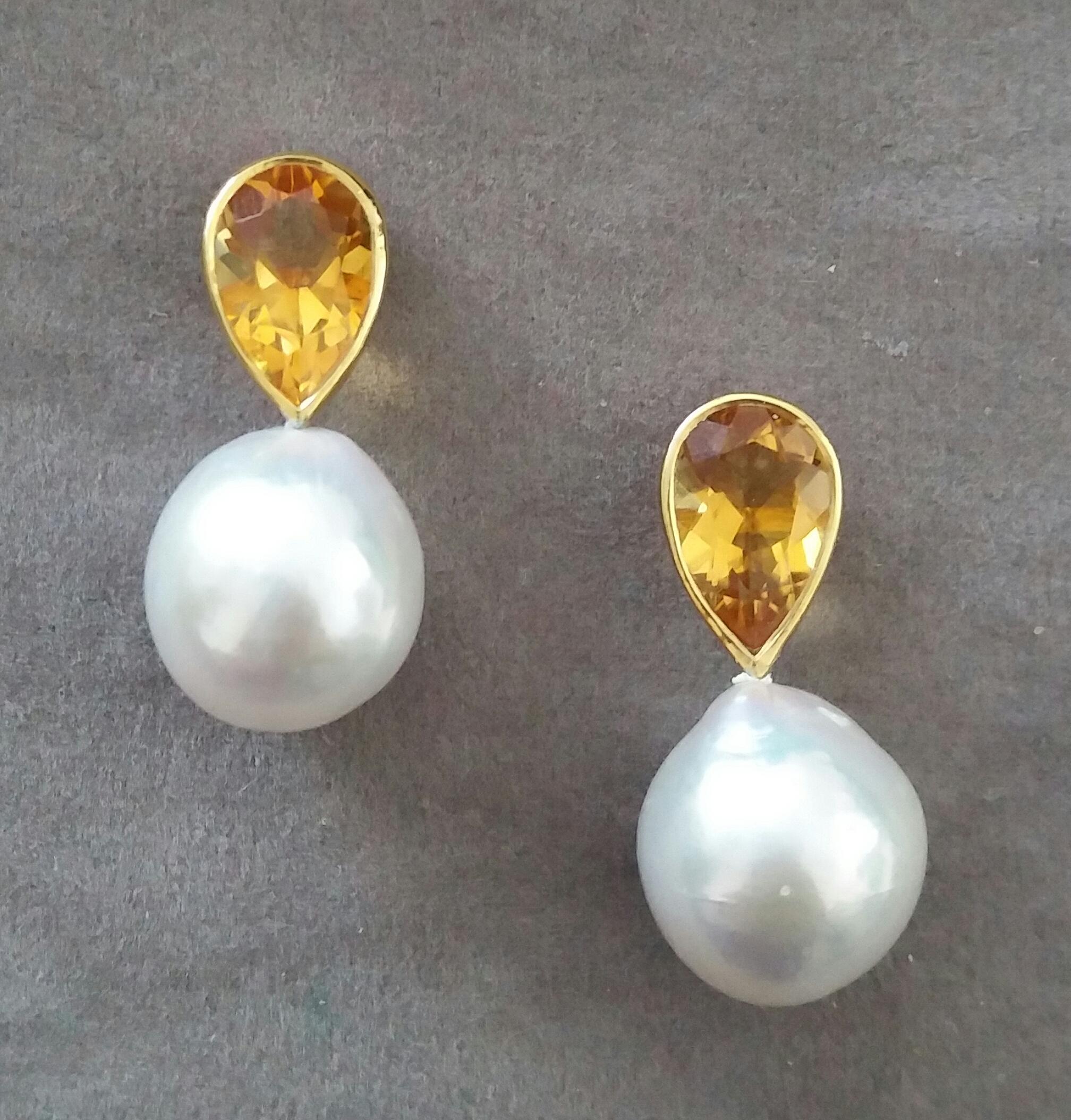 Contemporary Pear Shape Citrine 14 Karat Yellow Gold Bezel White Baroque Pearls Stud Earrings For Sale