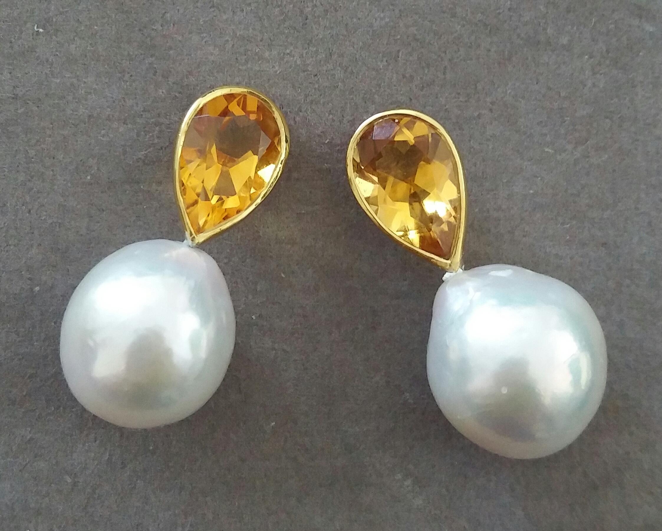 Taille poire Boucles d'oreilles Citrine en or jaune 14 carats avec chaton et perles baroques blanches en forme de poire en vente