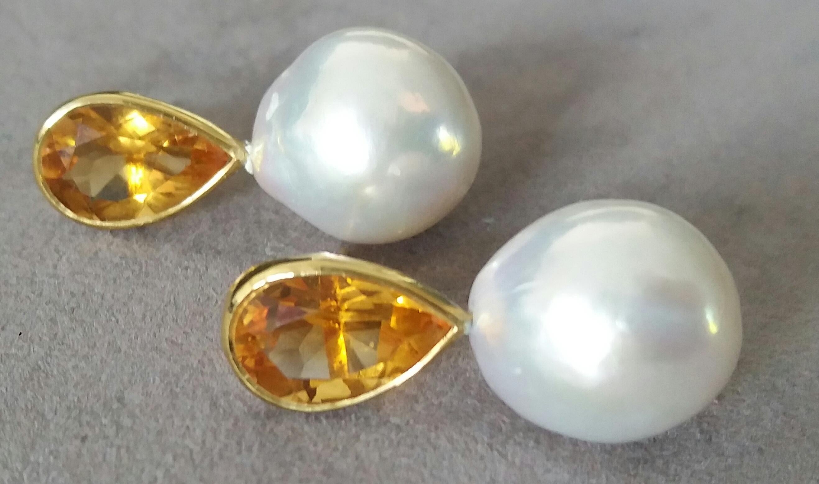 Pear Shape Citrine 14 Karat Yellow Gold Bezel White Baroque Pearls Stud Earrings In Good Condition For Sale In Bangkok, TH