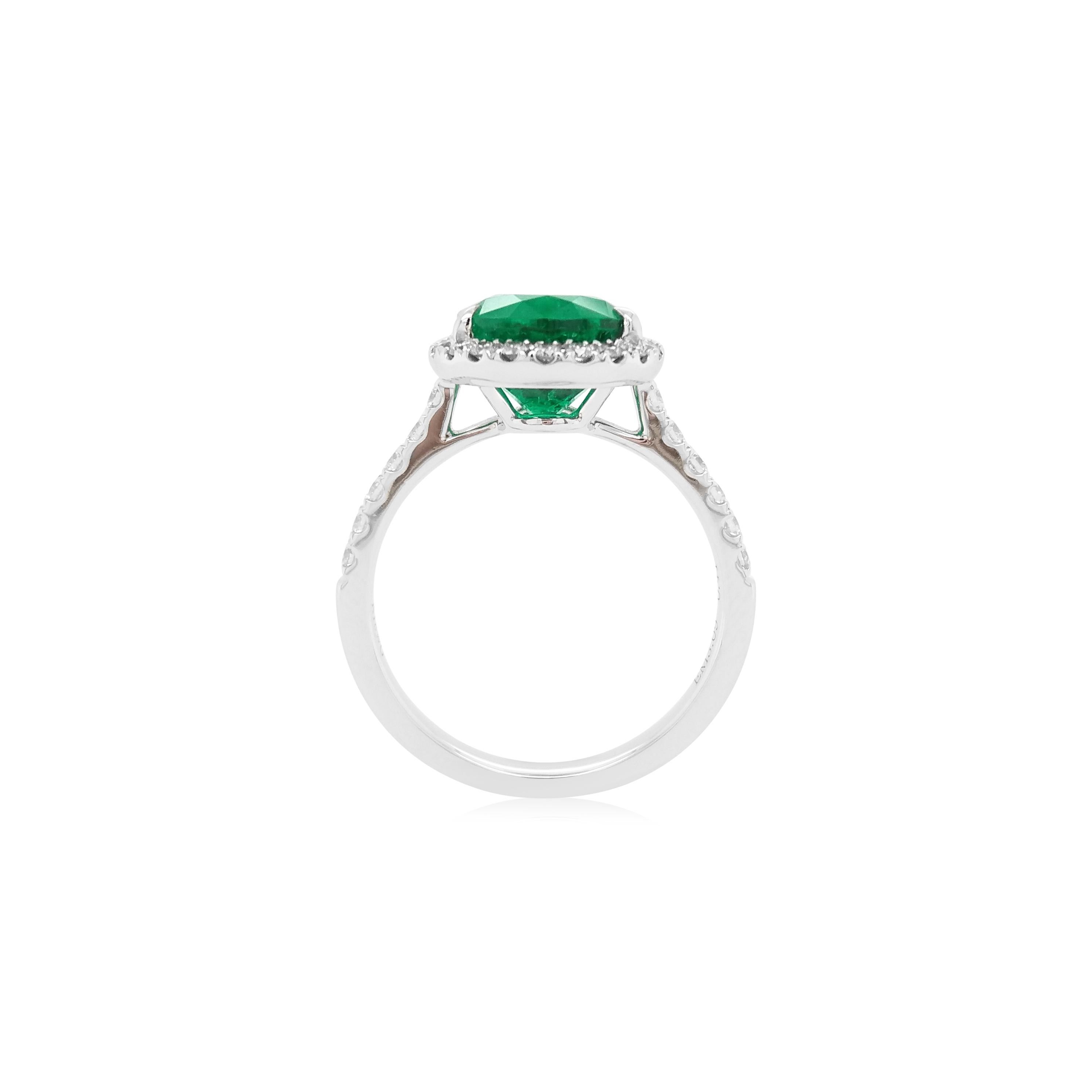 Birnenförmiger kolumbianischer Smaragd und natürlicher weißer Diamant 18K Gold Klassischer Ring (Moderne) im Angebot