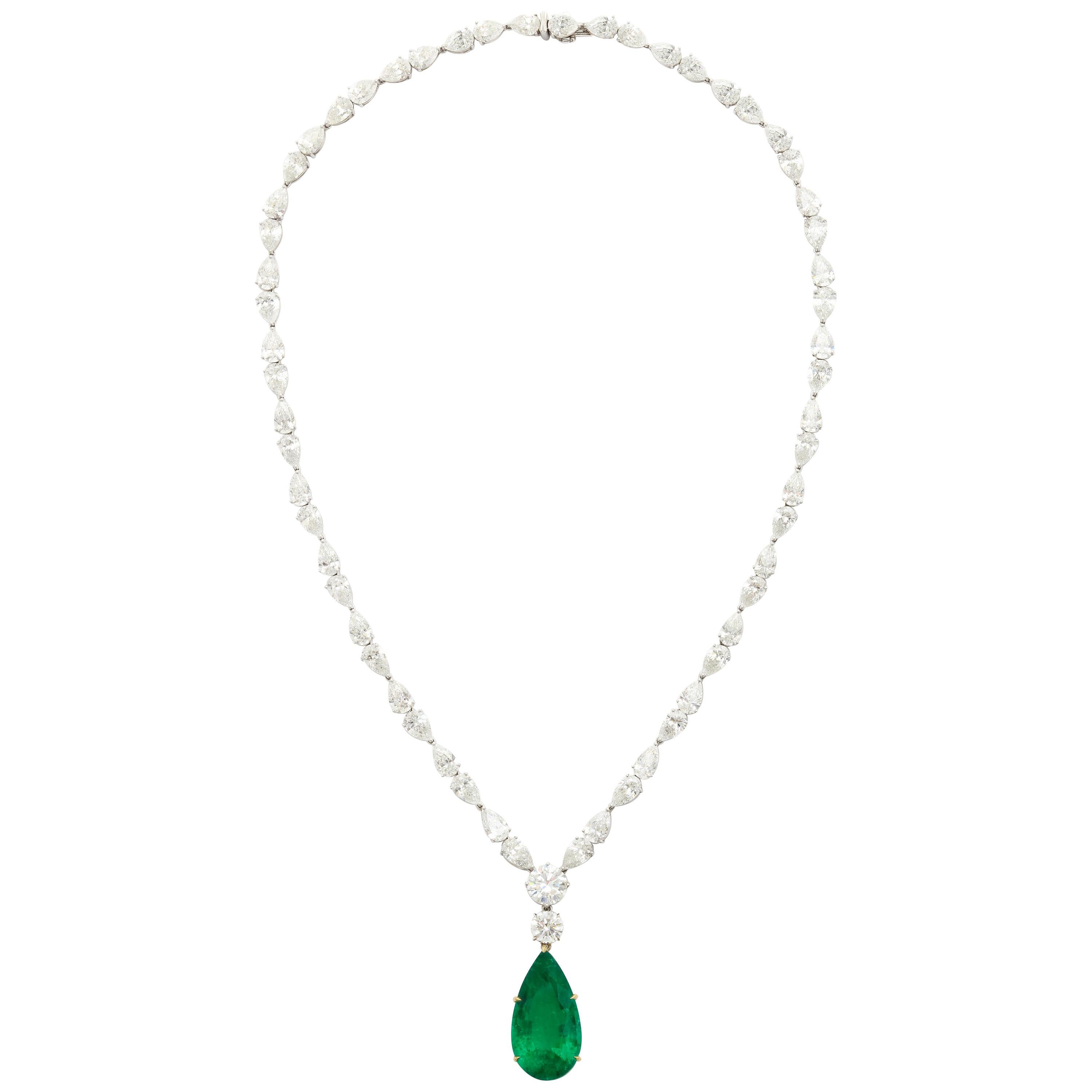 Pear Shape 15.69cts Gübelin Cert Colombian Emerald Diamond Pendant Necklace For Sale
