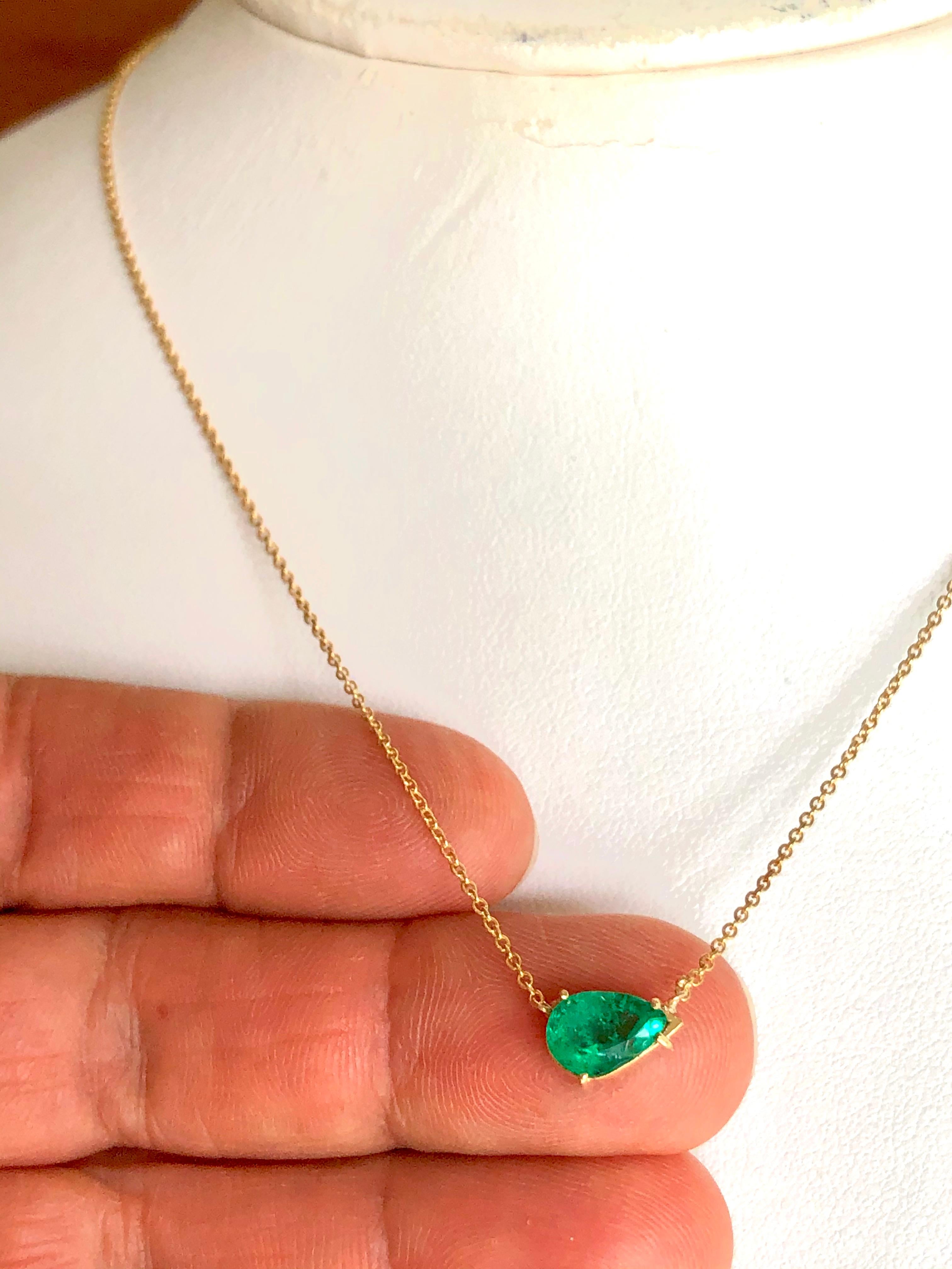 Emeralds Maravellous Colombian Emerald Solitaire Pendant Drop Necklace in 18K 2