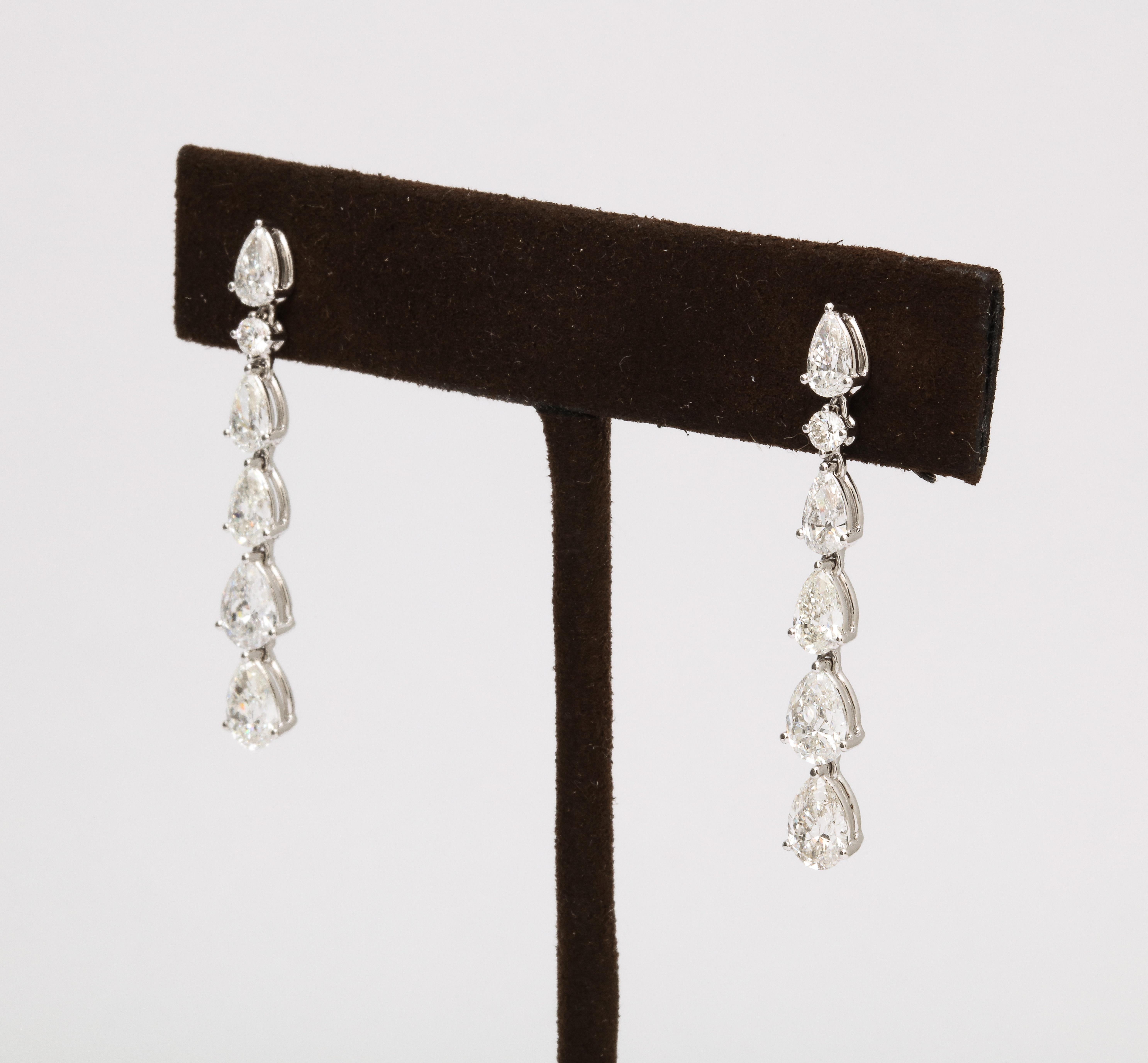 Pear shape Dangle Drop Earring  In New Condition For Sale In New York, NY