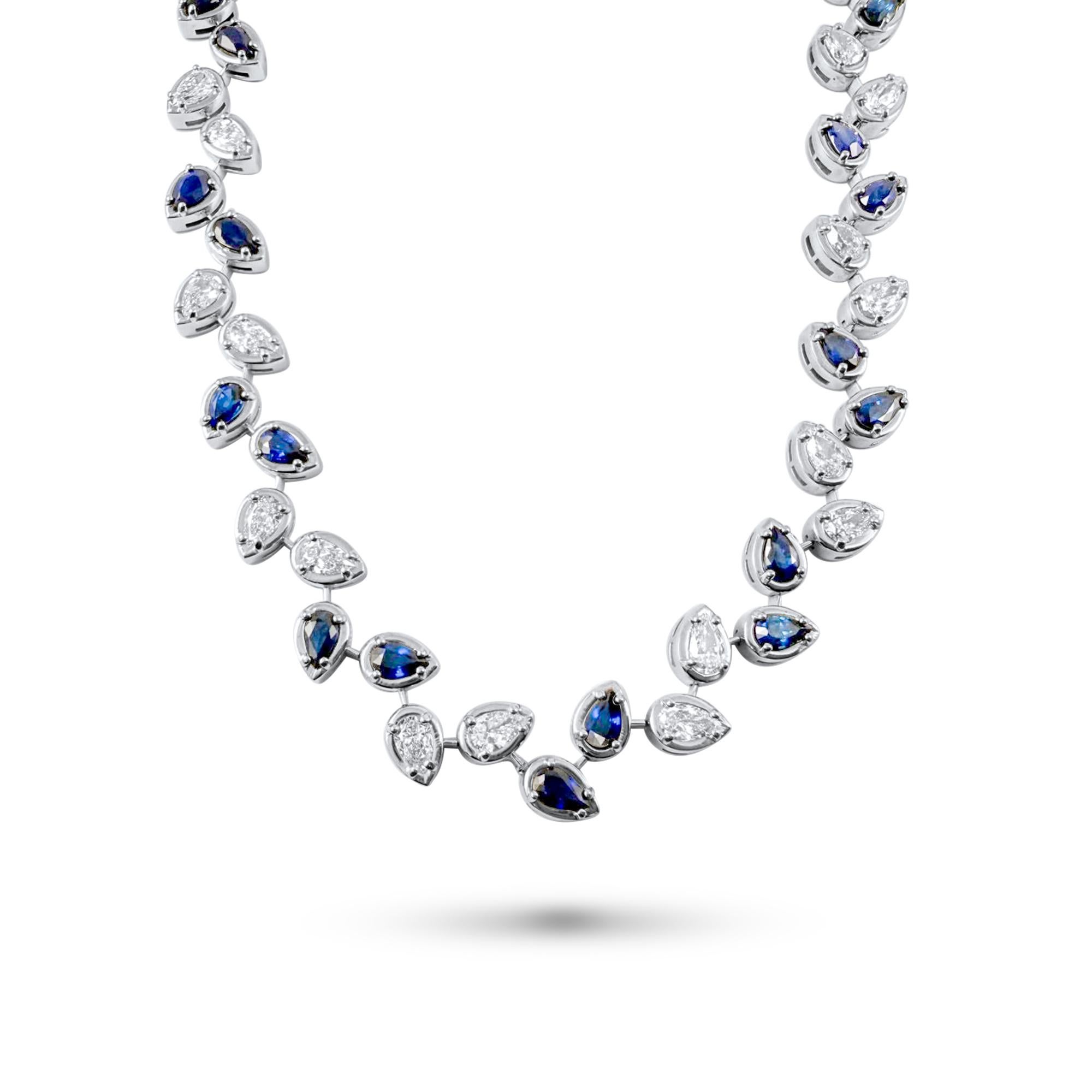 Collier à double chaton en or blanc 14 carats, diamant poire et saphir bleu Pour femmes en vente