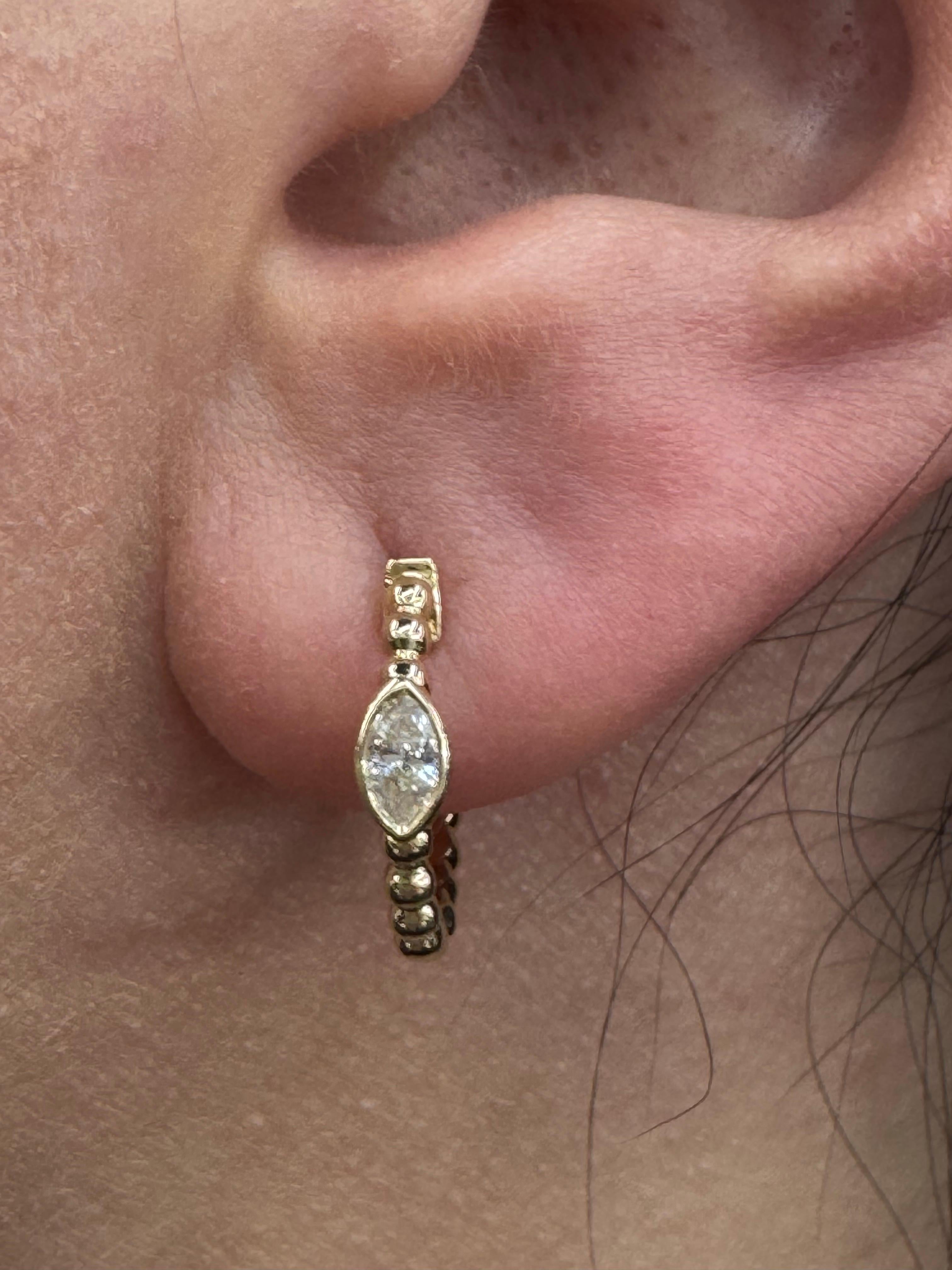 Taille poire Créoles en or jaune 14 carats perlées de diamants en forme de poire 0,21 carat en vente