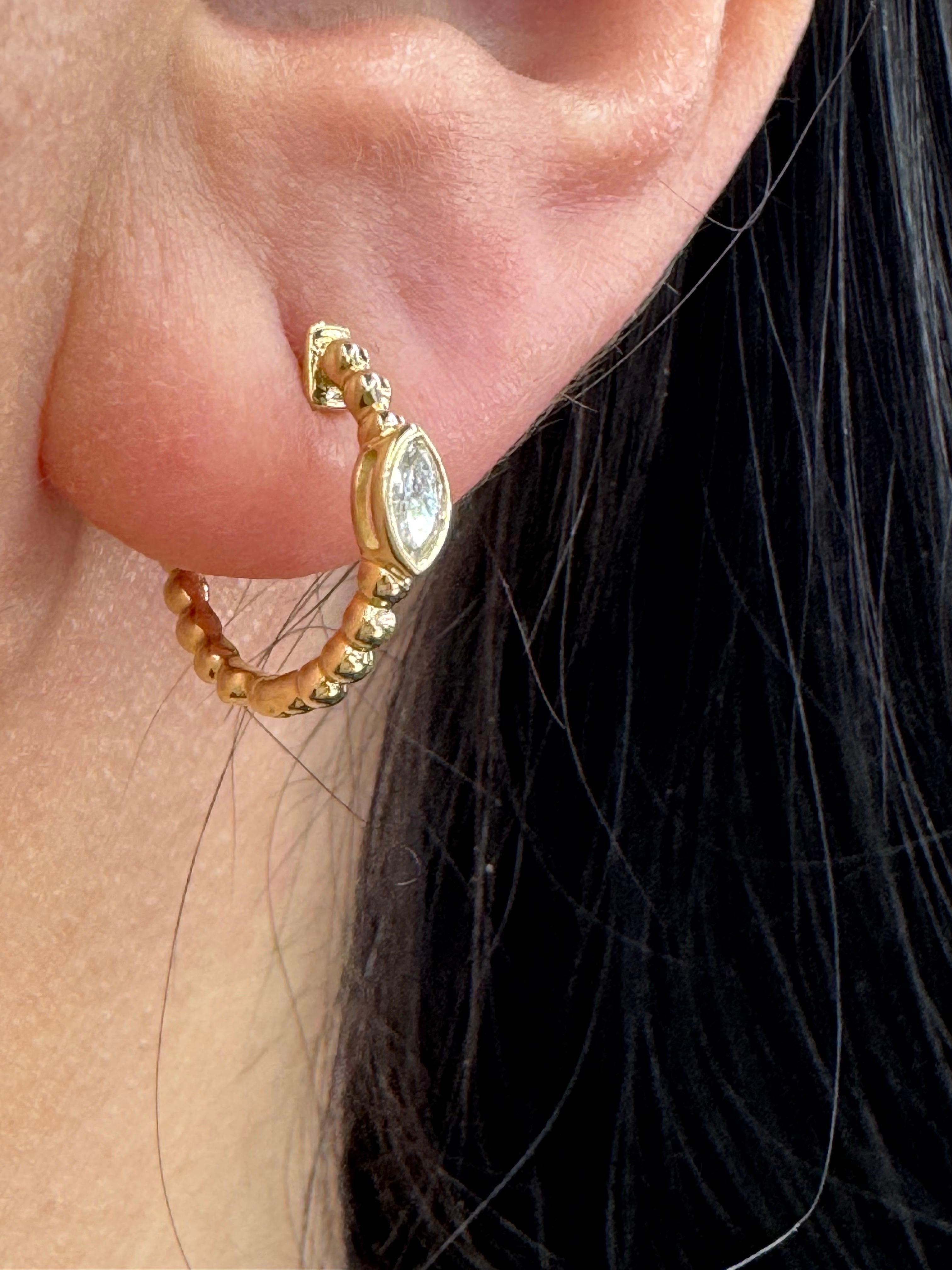 Créoles en or jaune 14 carats perlées de diamants en forme de poire 0,21 carat Pour femmes en vente