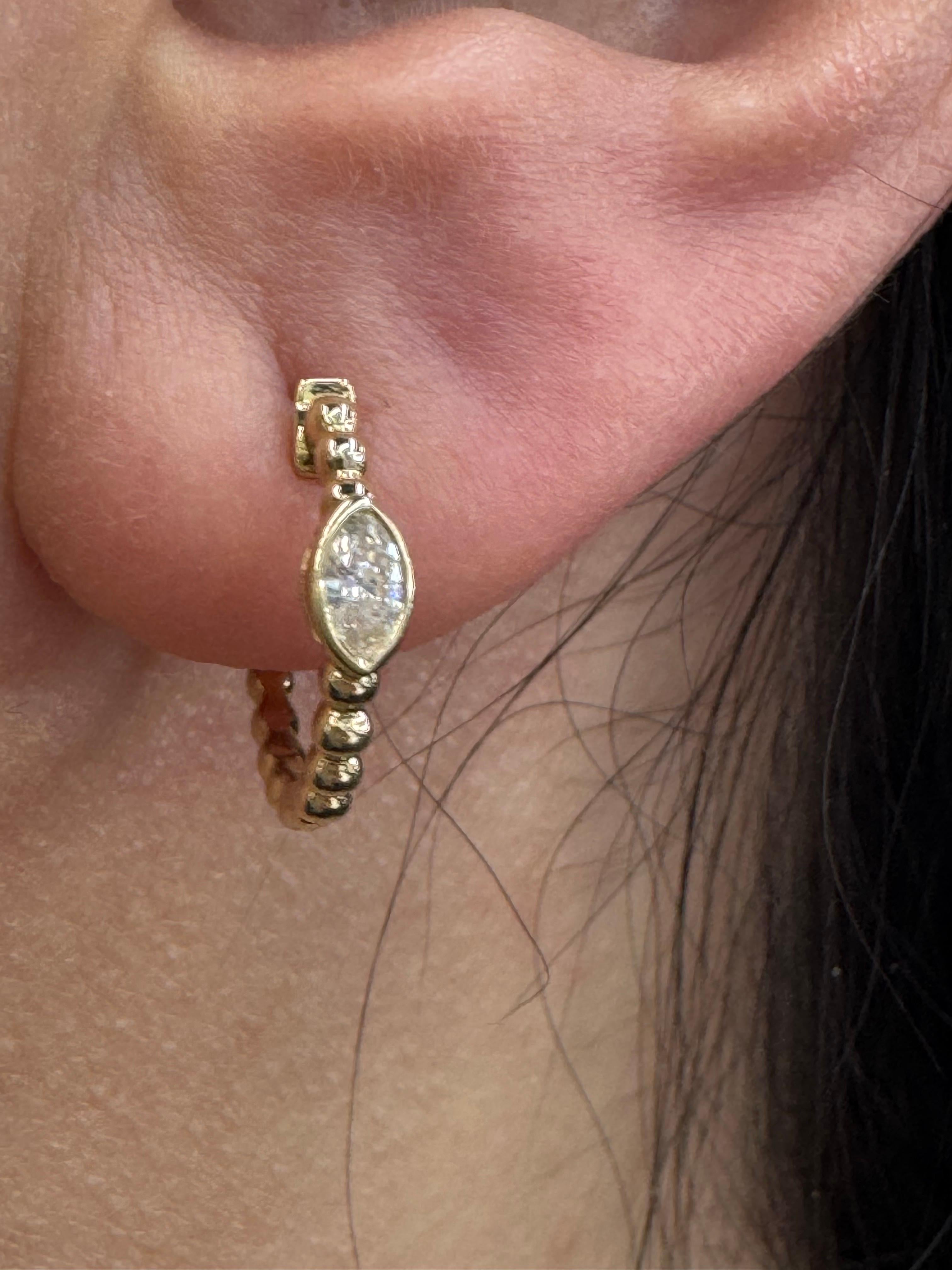 Créoles en or jaune 14 carats perlées de diamants en forme de poire 0,21 carat en vente 1