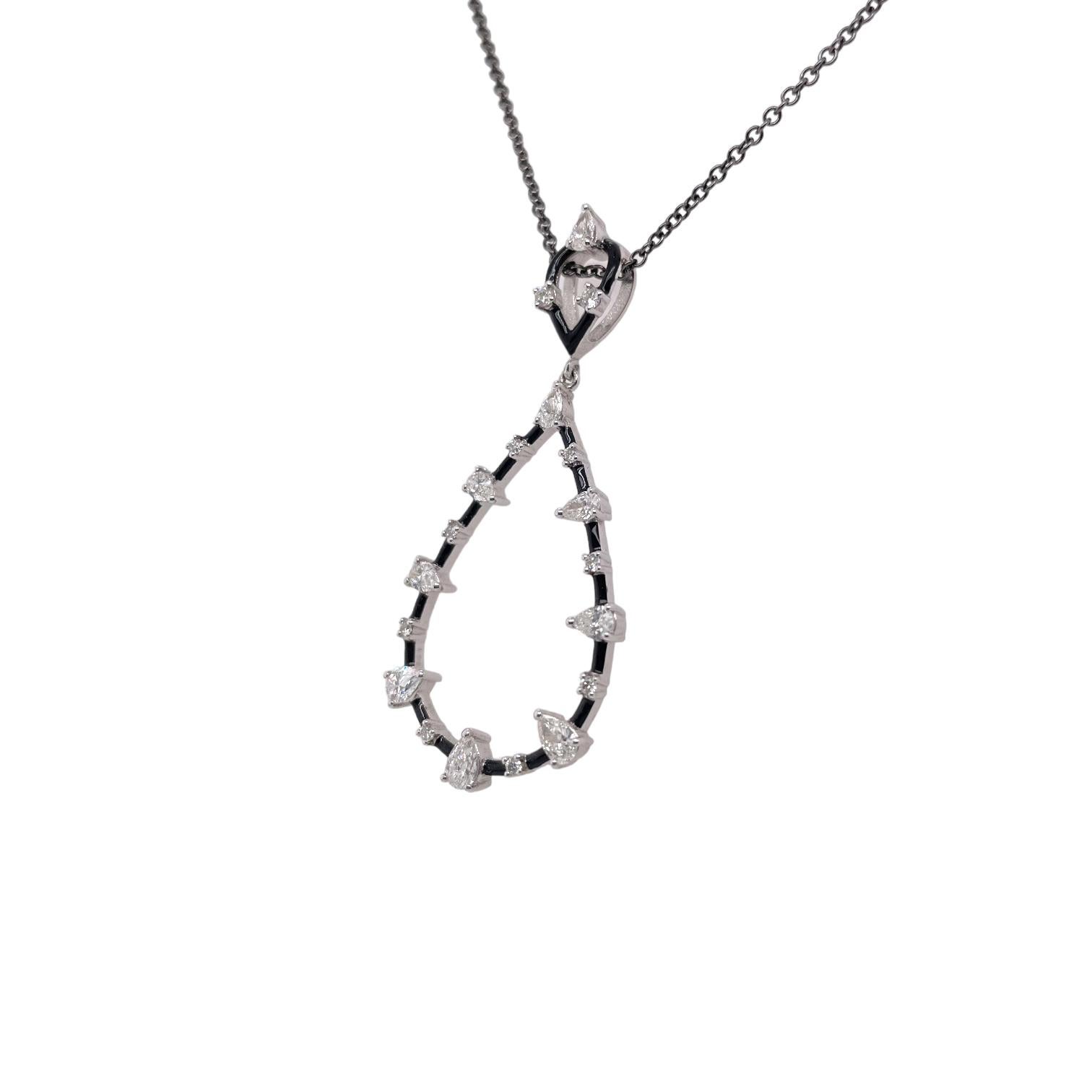 Taglio a goccia Ciondolo a goccia con diamante e smalto nero a forma di pera in vendita