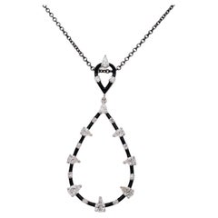Colgante Gota Diamante Forma Pera y Esmalte Negro