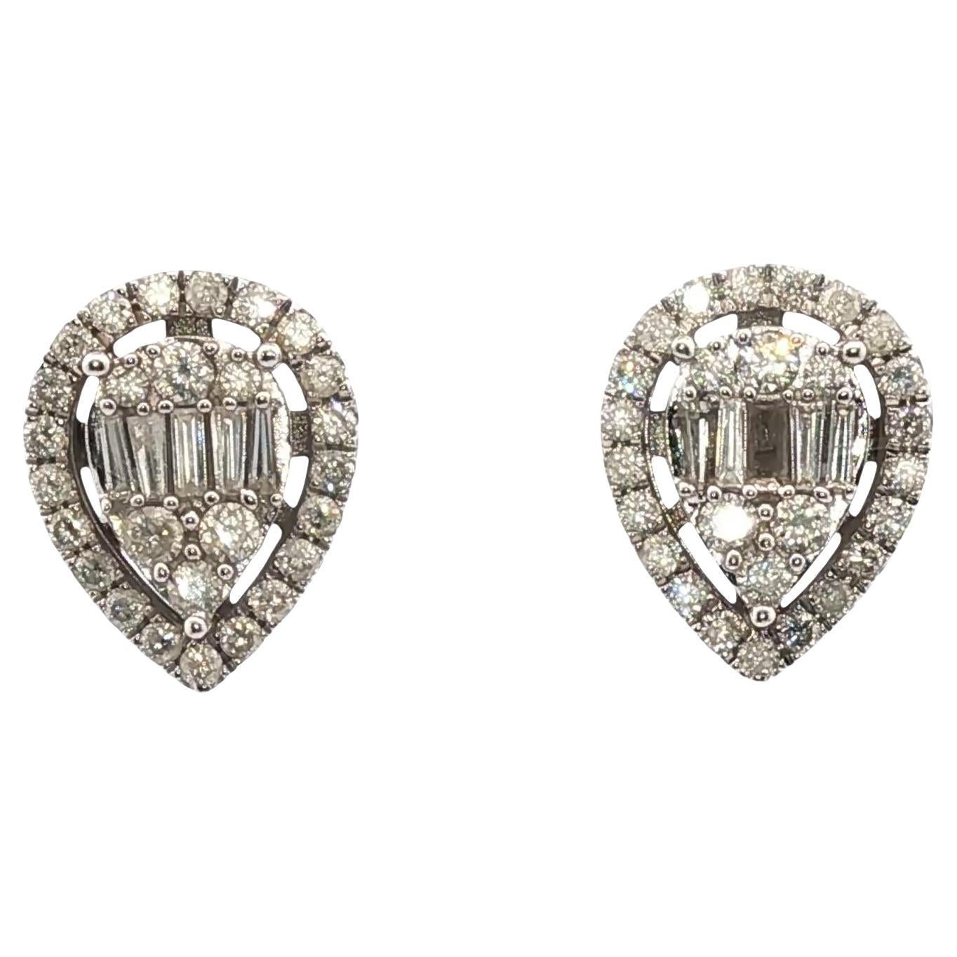 Boucles d
oreilles en or blanc 14 carats avec grappes de diamants en forme de poire en vente