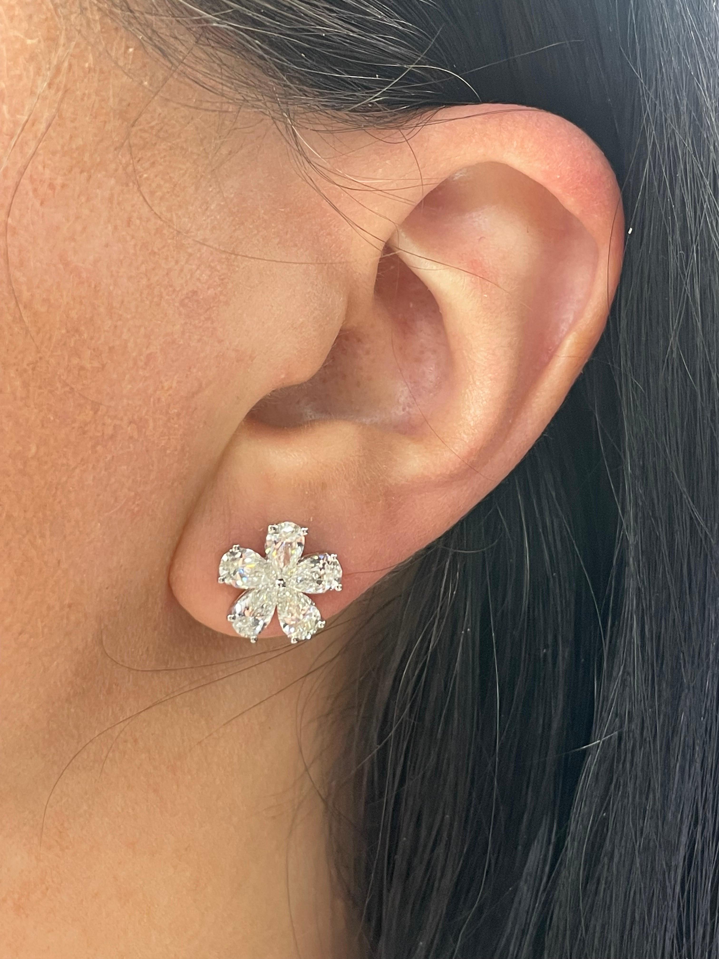 Pear Shape Diamond Cluster Floral Earrings 3.15 Carats 18 Karat White Gold For Sale 4