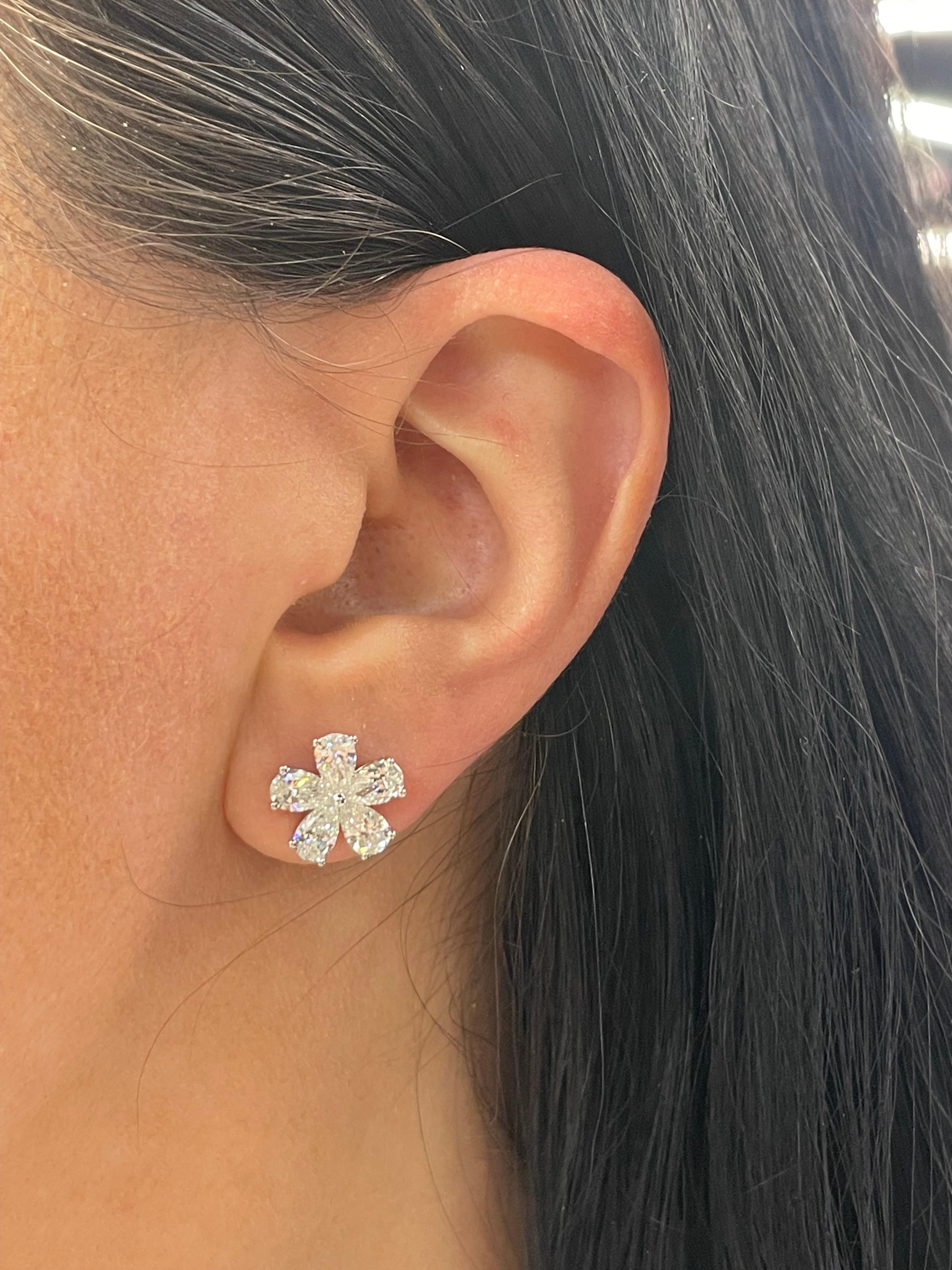 Pear Shape Diamond Cluster Floral Earrings 3.15 Carats 18 Karat White Gold For Sale 5