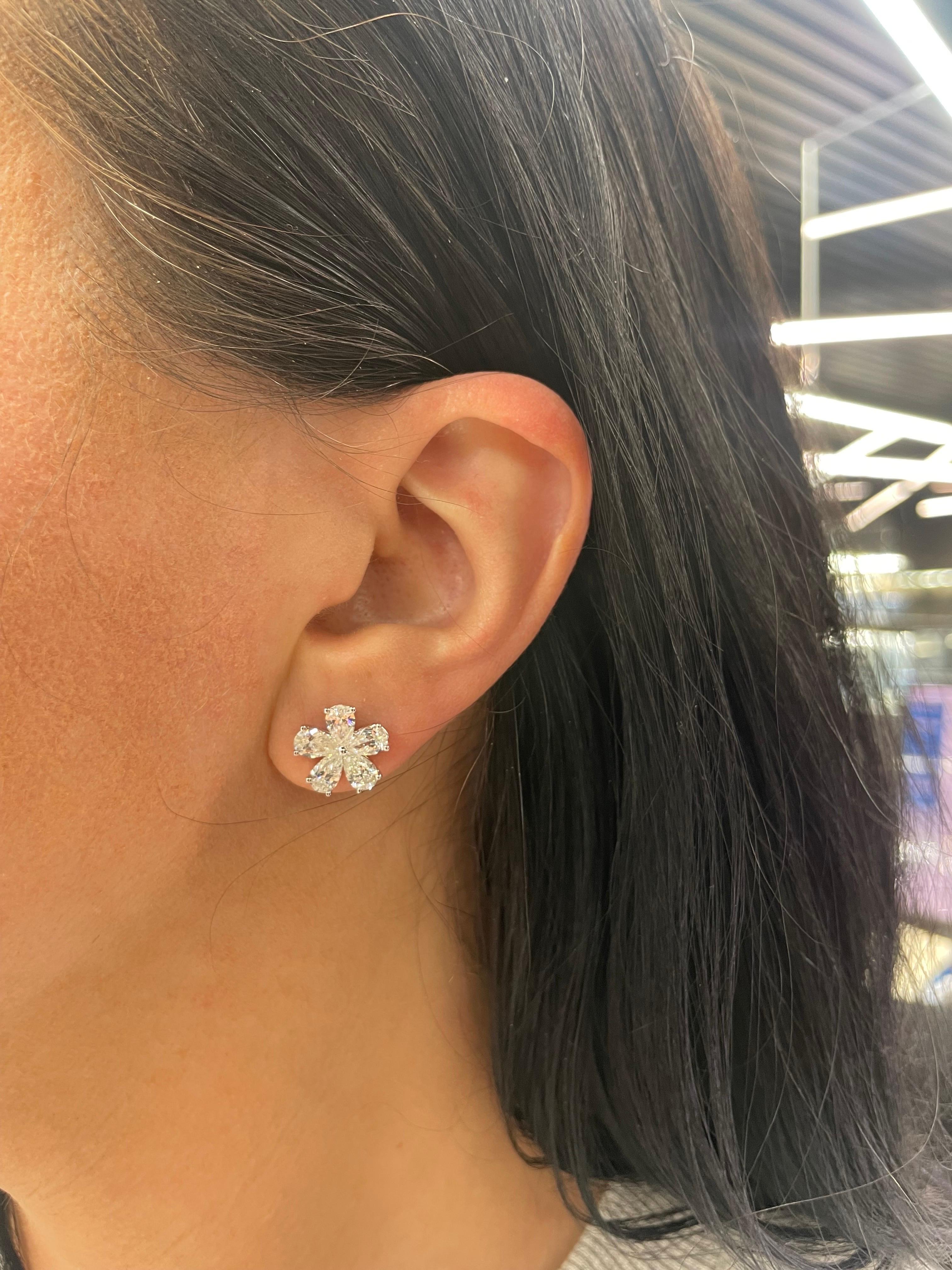 Pear Shape Diamond Cluster Floral Earrings 3.15 Carats 18 Karat White Gold For Sale 6
