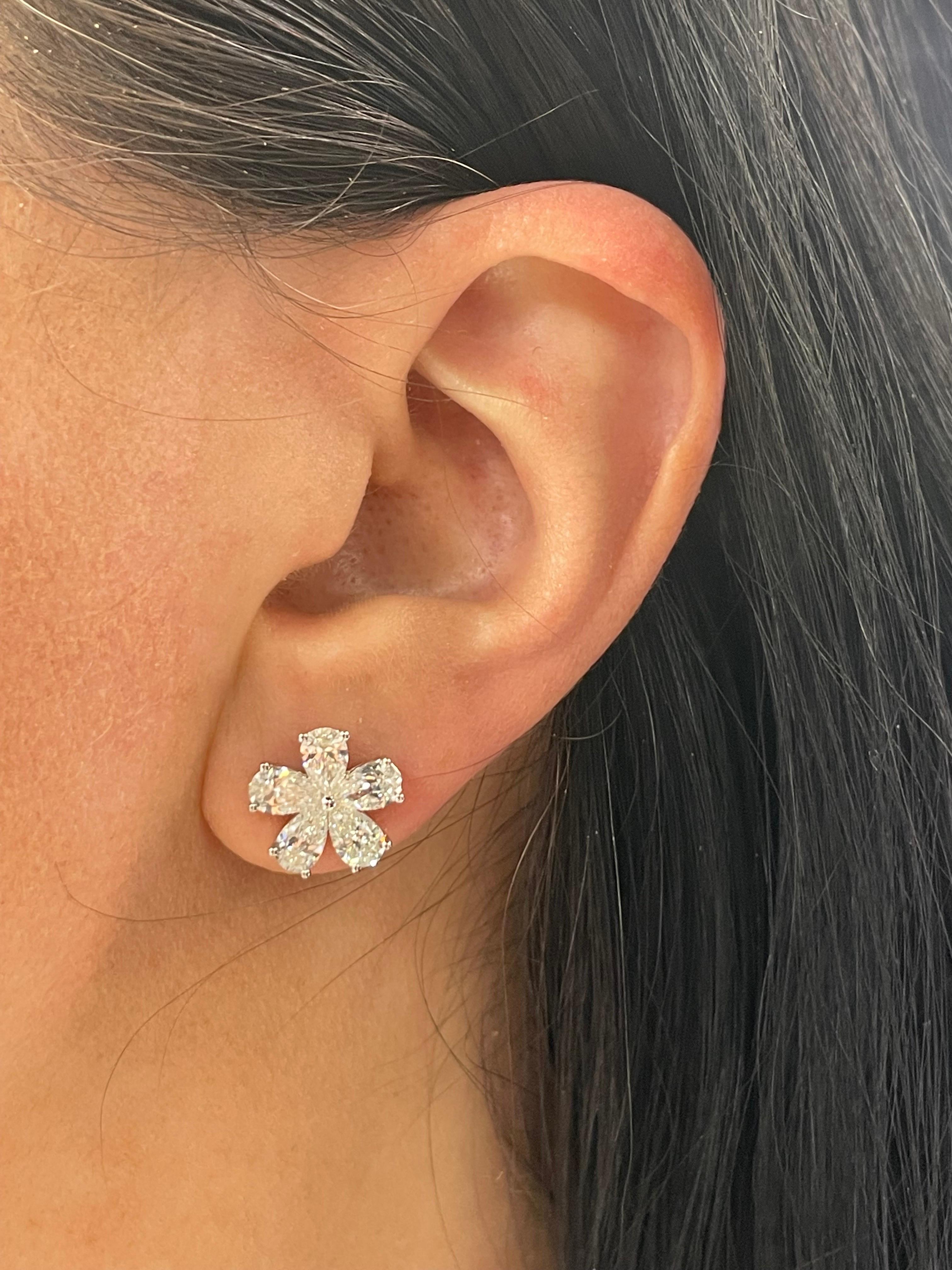 Pear Shape Diamond Cluster Floral Earrings 3.15 Carats 18 Karat White Gold For Sale 7
