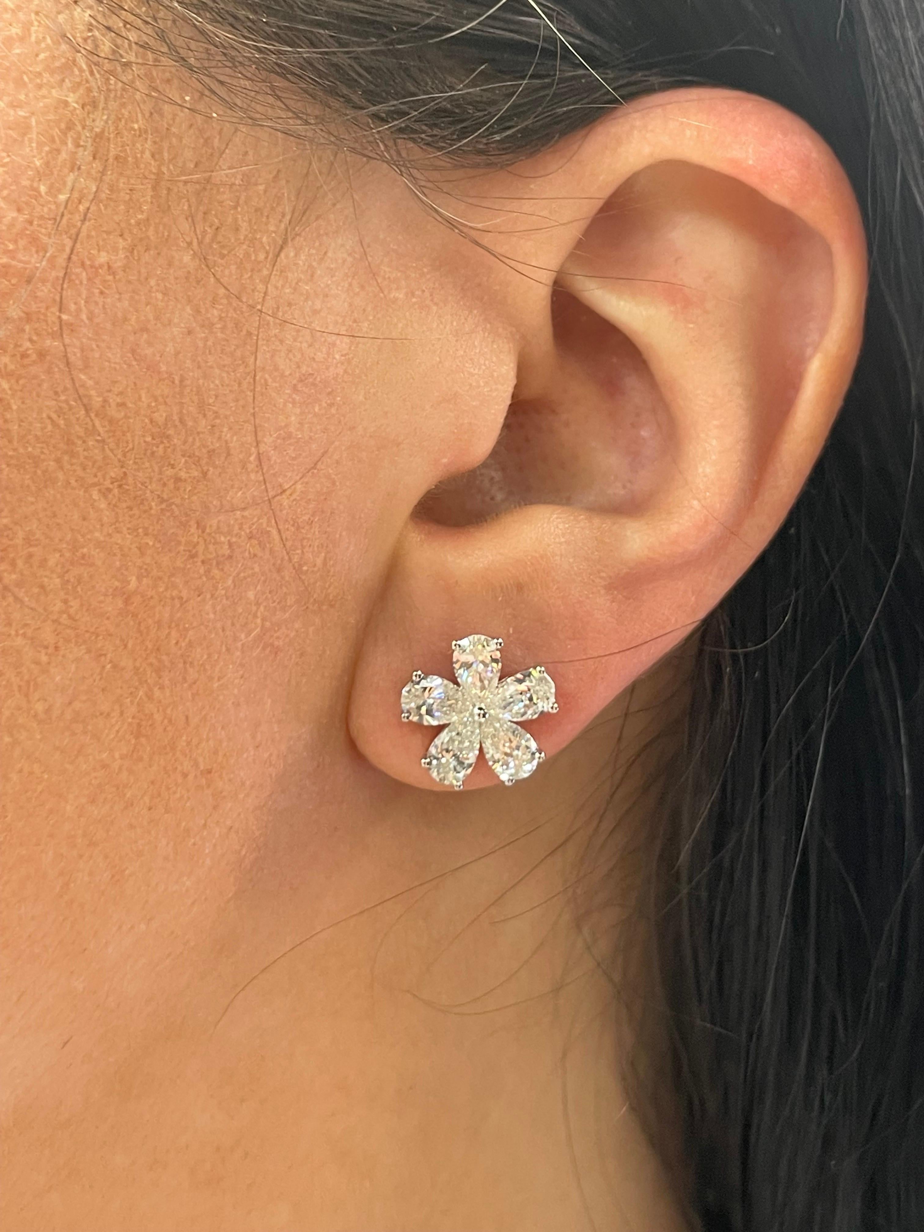 Women's Pear Shape Diamond Cluster Floral Earrings 3.15 Carats 18 Karat White Gold For Sale