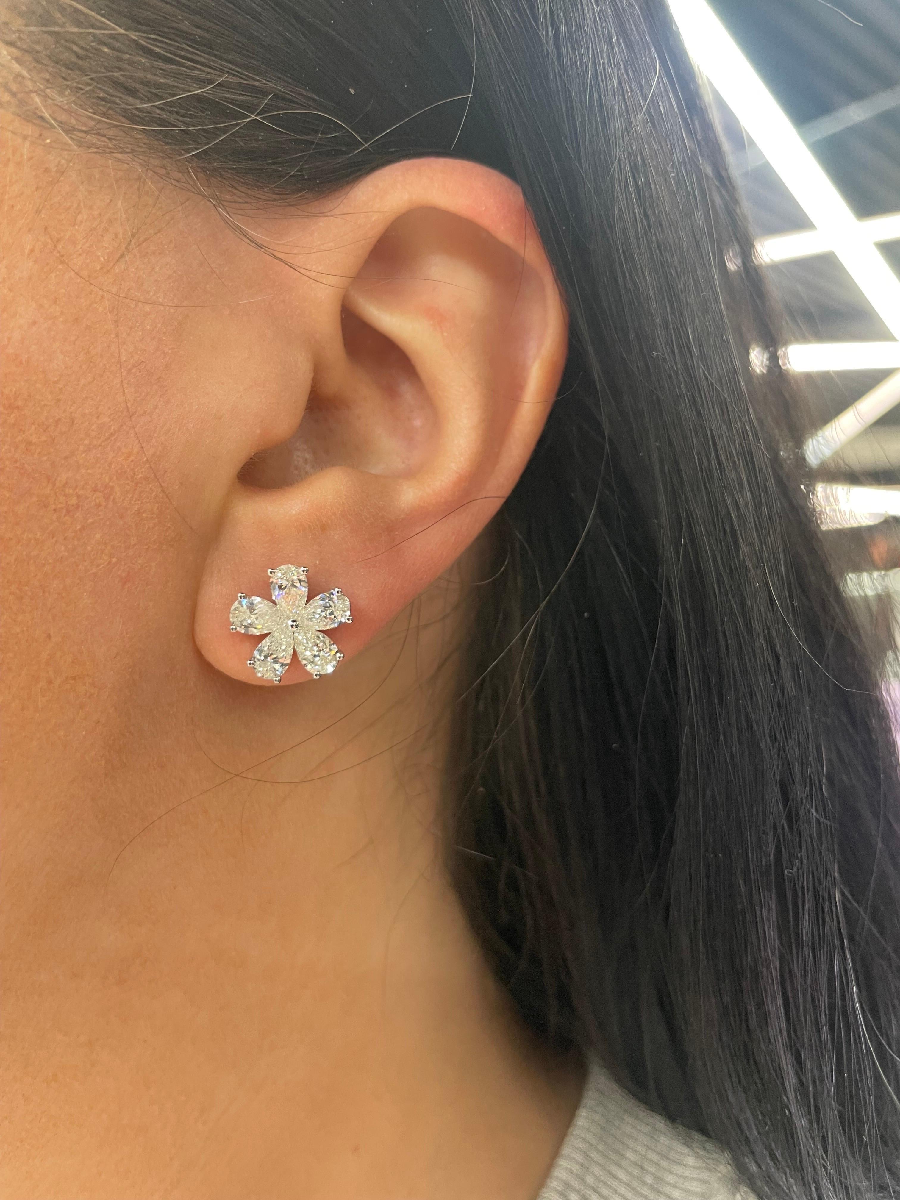 Pear Shape Diamond Cluster Floral Earrings 3.15 Carats 18 Karat White Gold For Sale 1