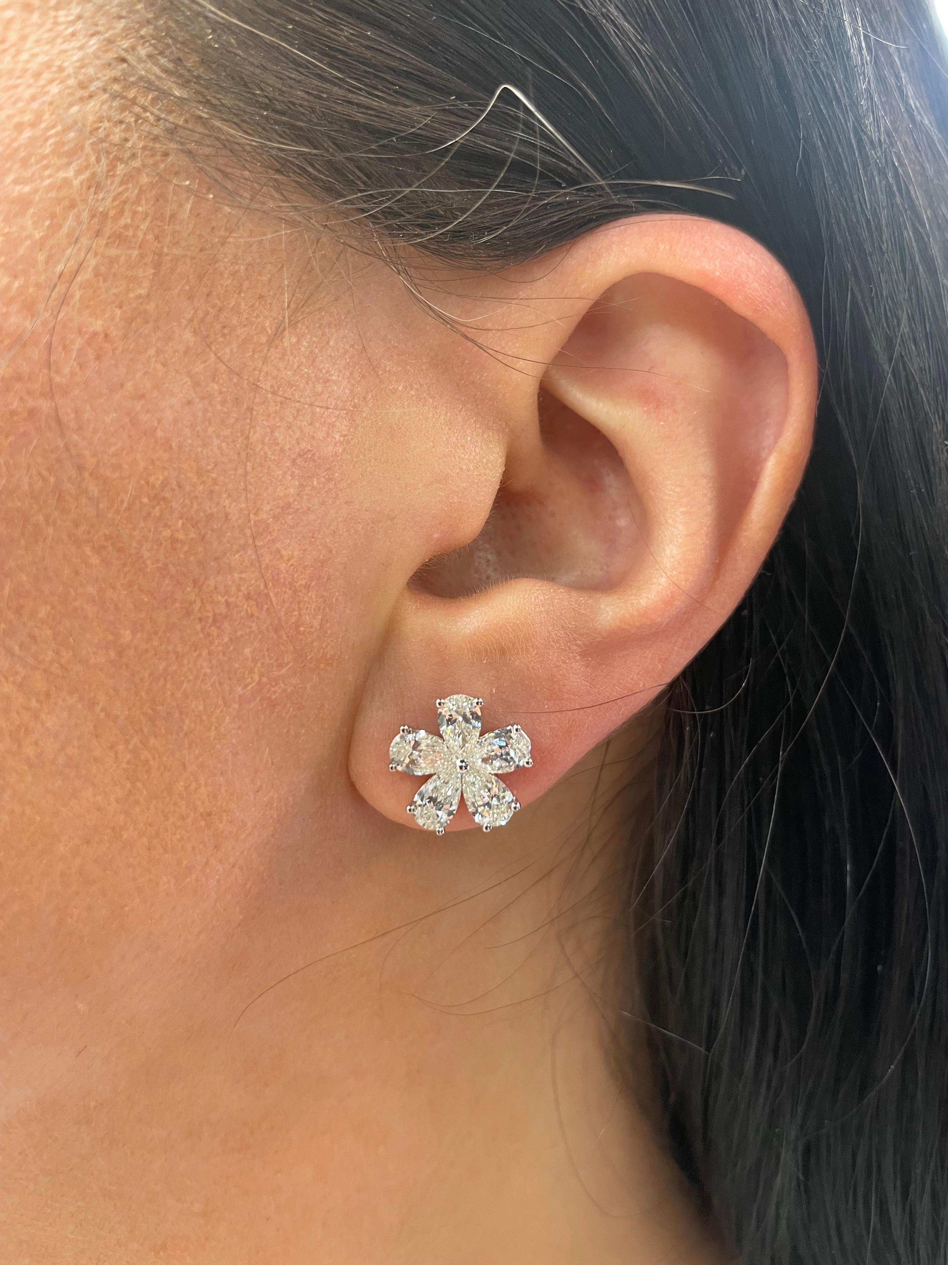 Pear Shape Diamond Cluster Floral Earrings 3.15 Carats 18 Karat White Gold For Sale 3