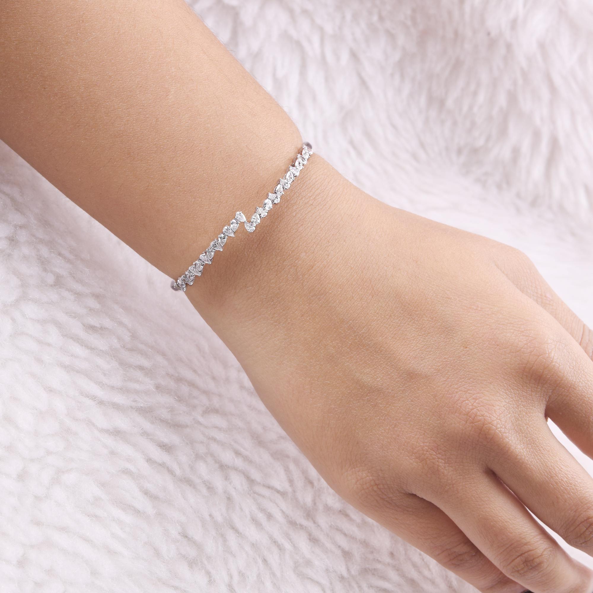 Taglio a goccia Bracciale con diamanti a forma di pera in oro bianco 18 carati Gioielli fatti a mano in vendita