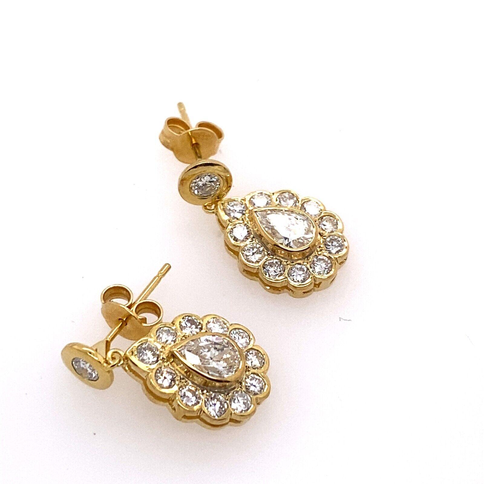 Pear Cut Pear Shape Diamond Drop Earrings Set w/ 2.0ct F/VS Diamonds in 18ct Yellow Gold For Sale