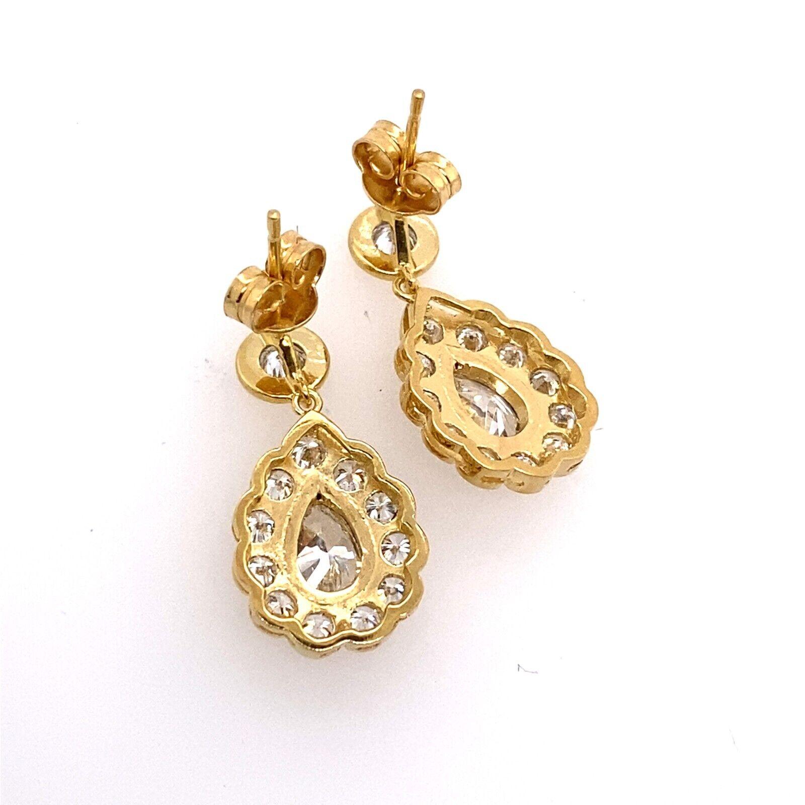 Pear Shape Diamond Drop Earrings Set w/ 2.0ct F/VS Diamonds in 18ct Yellow Gold In Excellent Condition For Sale In London, GB