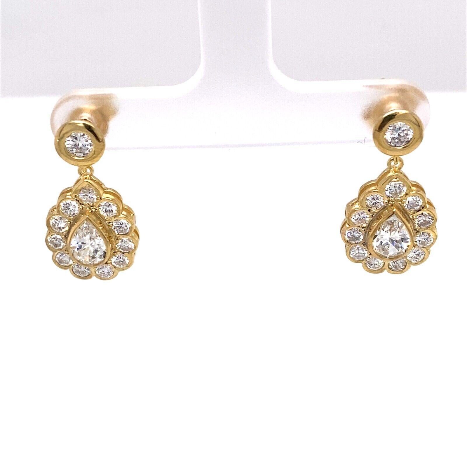 Women's Pear Shape Diamond Drop Earrings Set w/ 2.0ct F/VS Diamonds in 18ct Yellow Gold For Sale