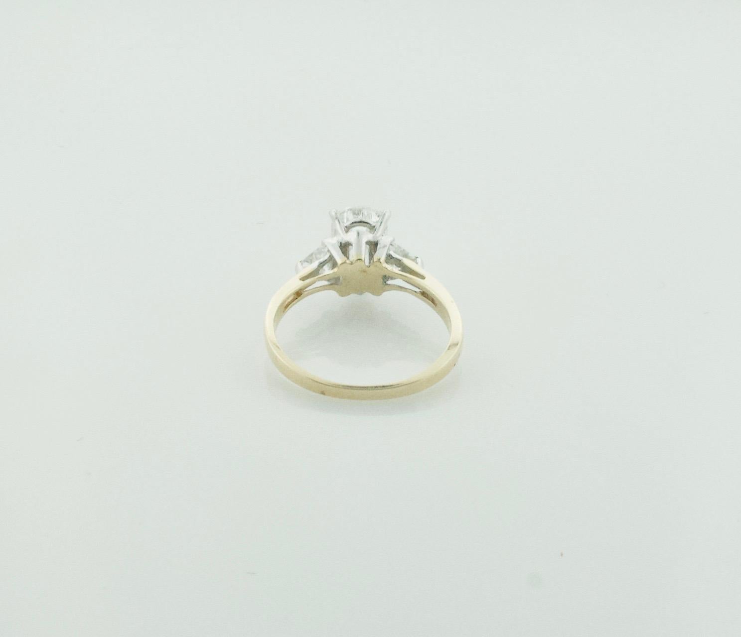 Taille poire Bague de fiançailles en or 18 carats avec diamant en forme de poire de 1,23 carat certifié GIA GVS2 en vente