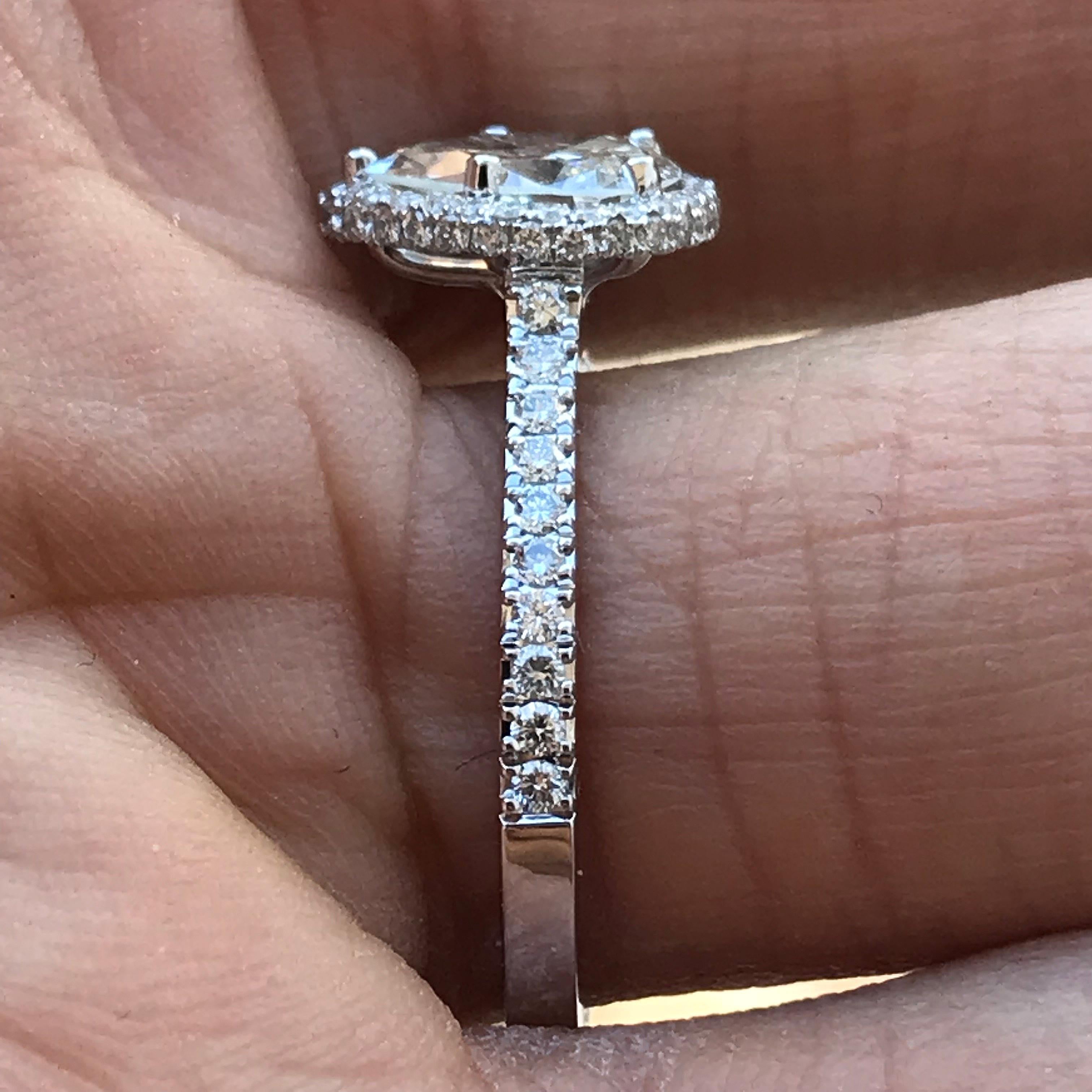 Diamant-Halo-Verlobungsring in Birnenform, 0,85 Zentrum Diamant (Moderne) im Angebot