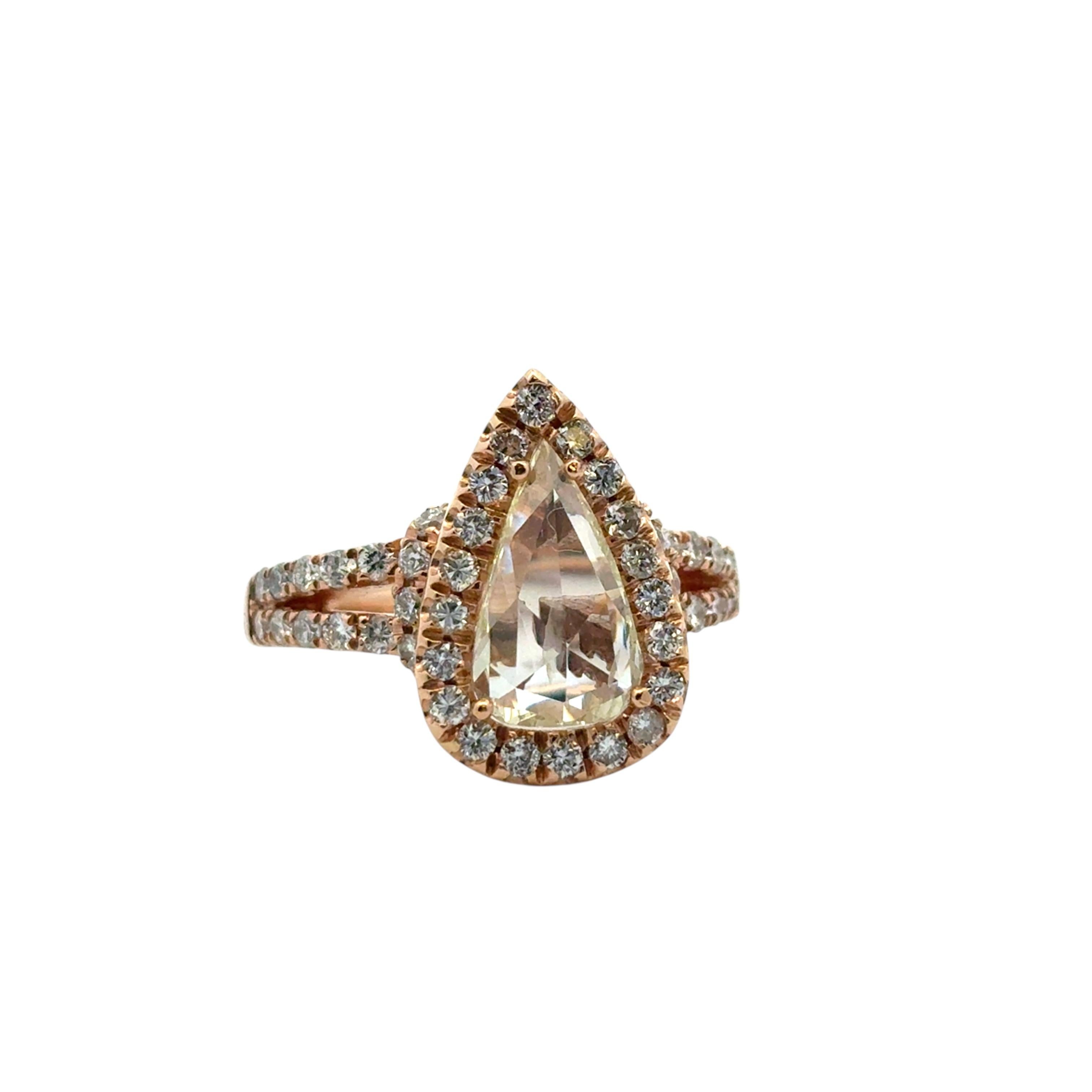 Donna Pear Shape Diamond Halo Engagement Ring in vendita