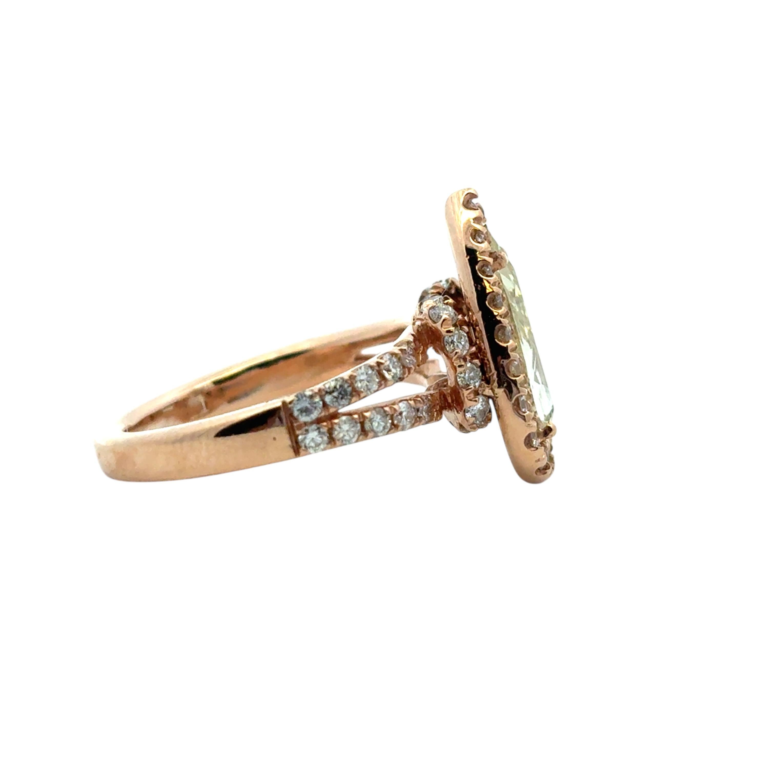Pear Shape Diamond Halo Engagement Ring in vendita 3