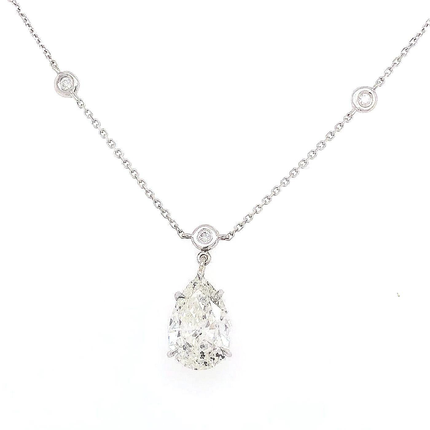 Pear Shape Diamond Link Chain Necklace Pendant Dangling 14K White Gold 2.65ct 4g In Excellent Condition In Aventura, FL