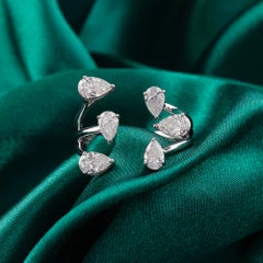 Bague ouverte sertie d'un diamant en forme de poire, en or blanc 18 carats – Bijou de luxe