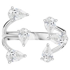 Bague ouverte sertie d'un diamant en forme de poire, en or blanc 18 carats – Bijou de luxe