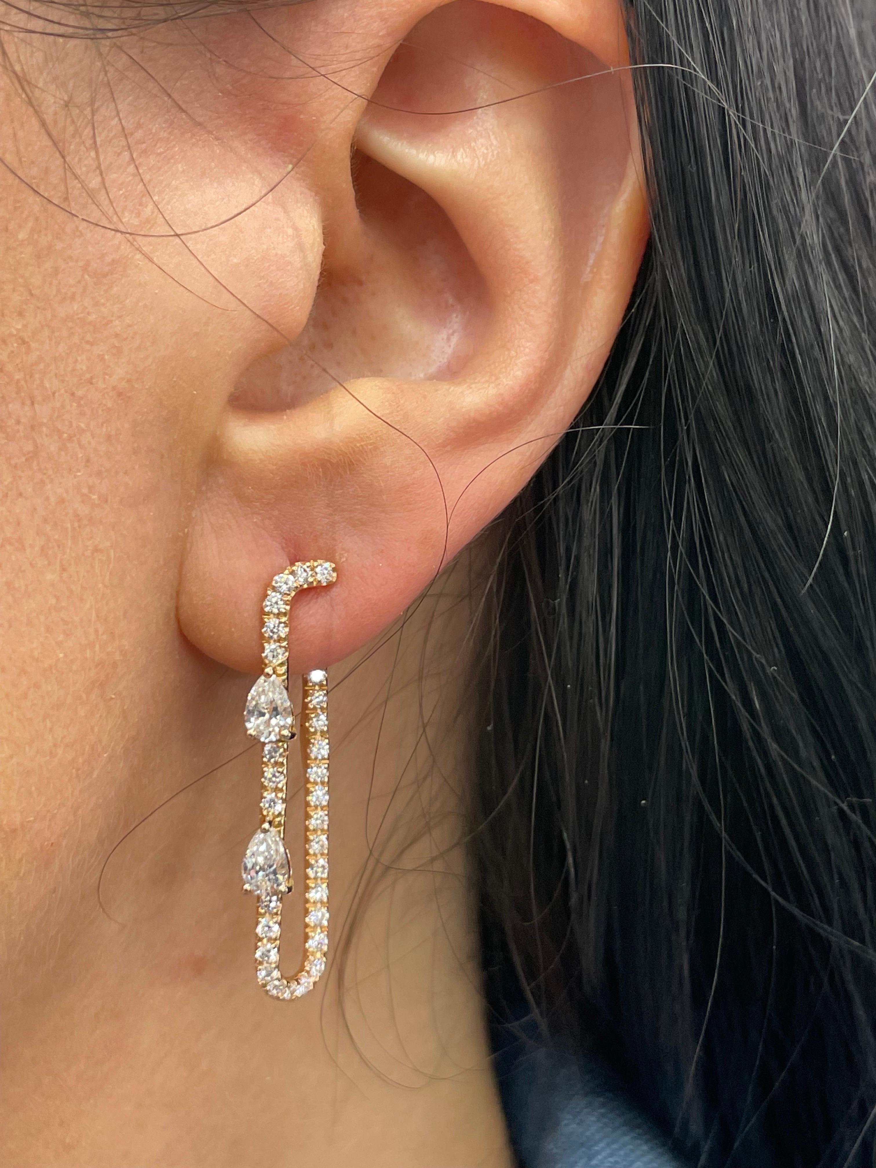 Pear Shape Diamond Paperclip Drop Earrings 1.95 Carats 18 Karat Rose Gold Italy For Sale 3