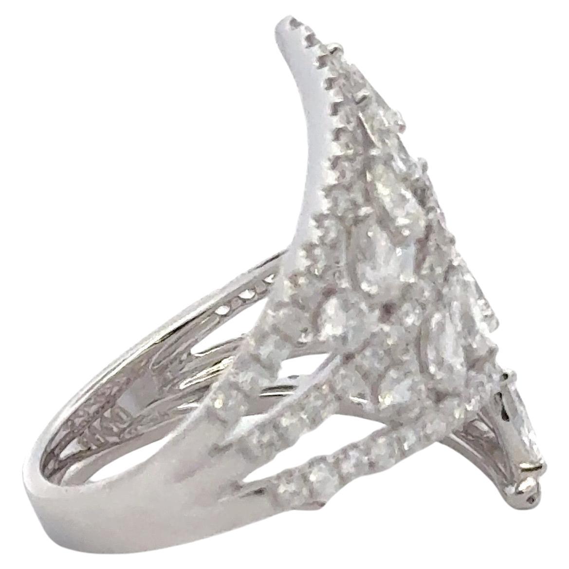 Contemporaneo Anello con diamante a forma di pera e Brilliante a tre file 2,44 carati 18KT in vendita