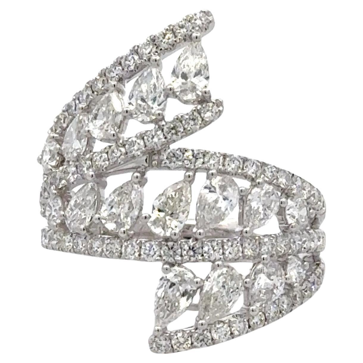 Birnenförmiger Diamant & runder Brillant Drei Reihen Swirl Ring 2,44 Karat 18KT