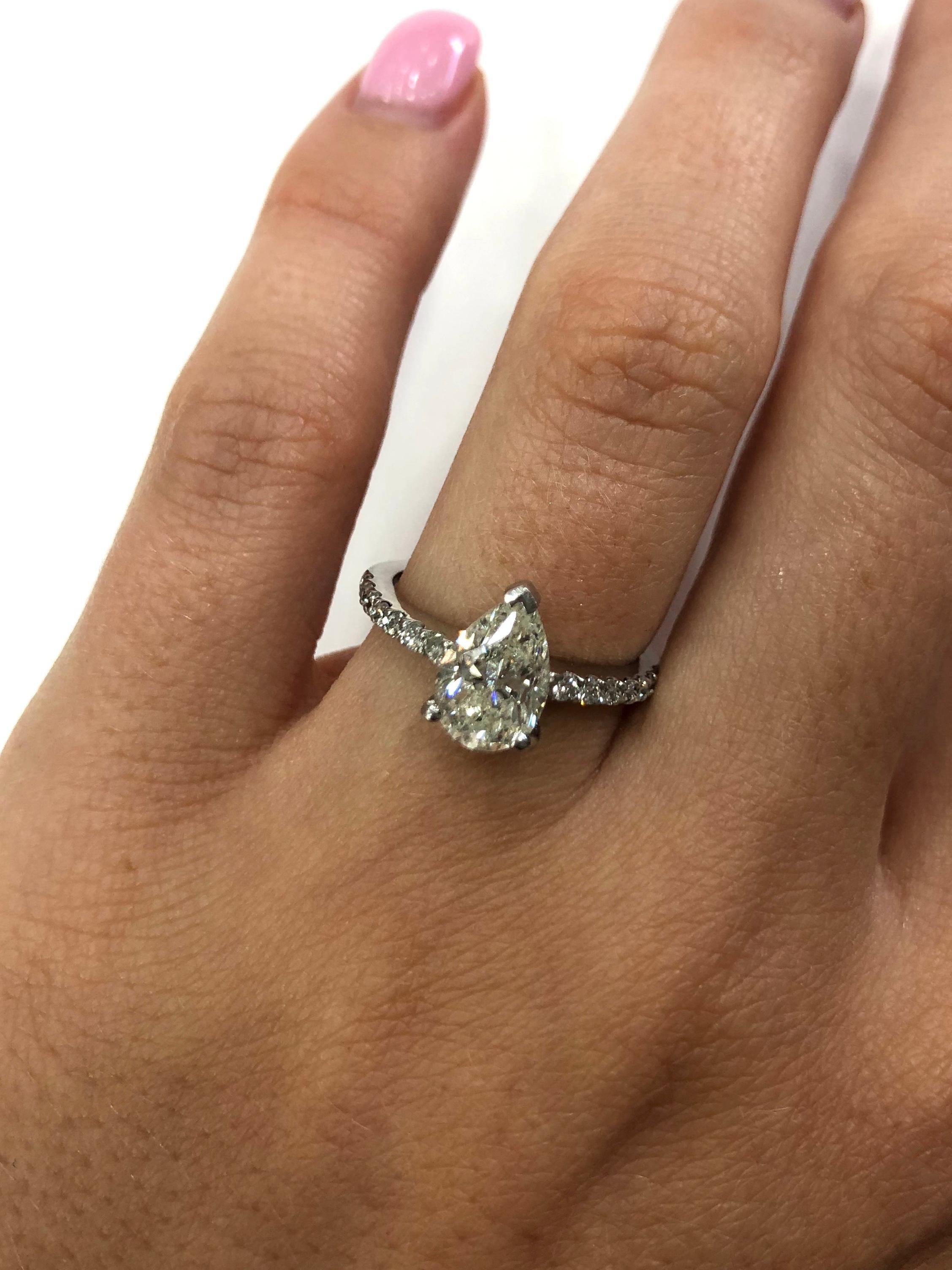 Pear Shape Diamond Single Stone Engagement Ring with Diamond Shoulders In Good Condition For Sale In Oxted, Surrey