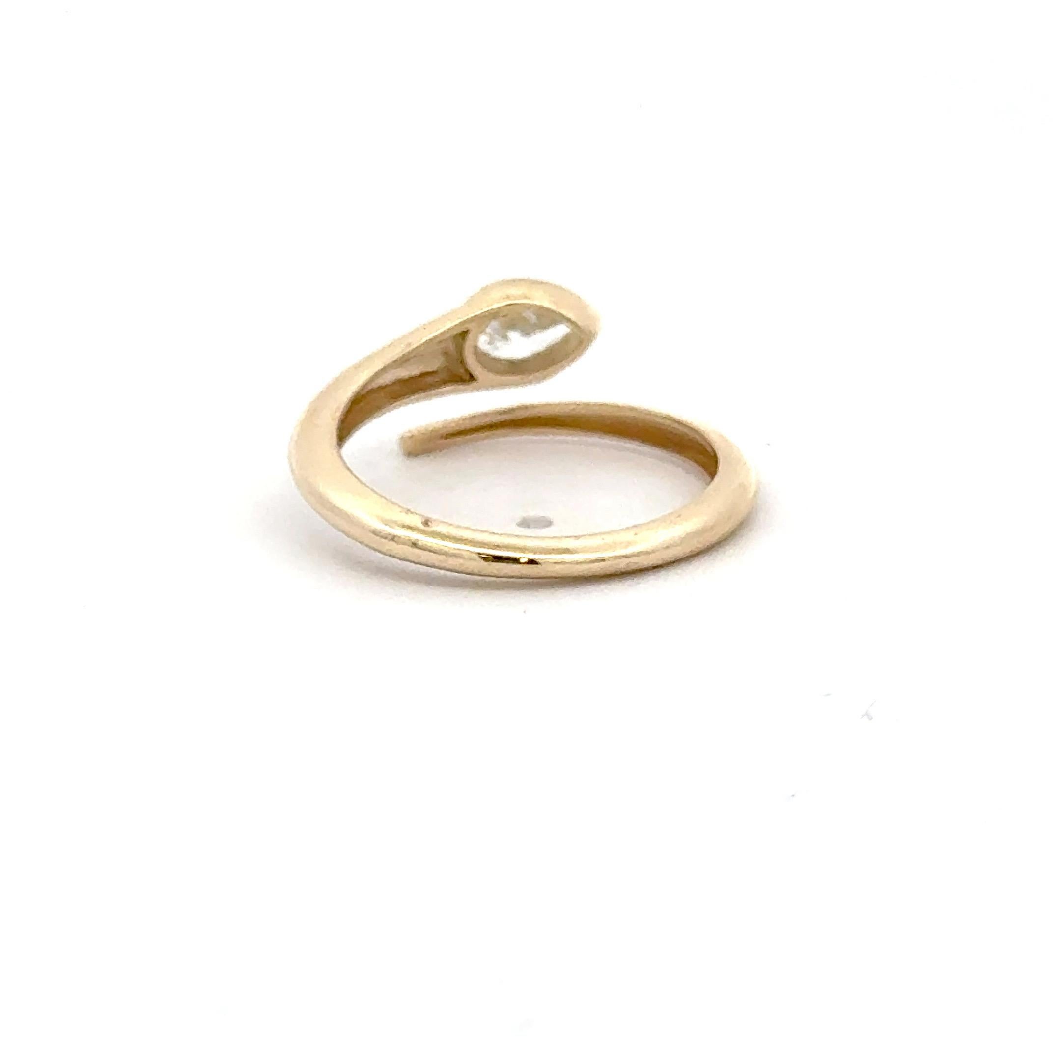 Contemporain Bague serpent à diamants en forme de poire 0.30 carats Or jaune 14 carats 5.8 Grammes en vente