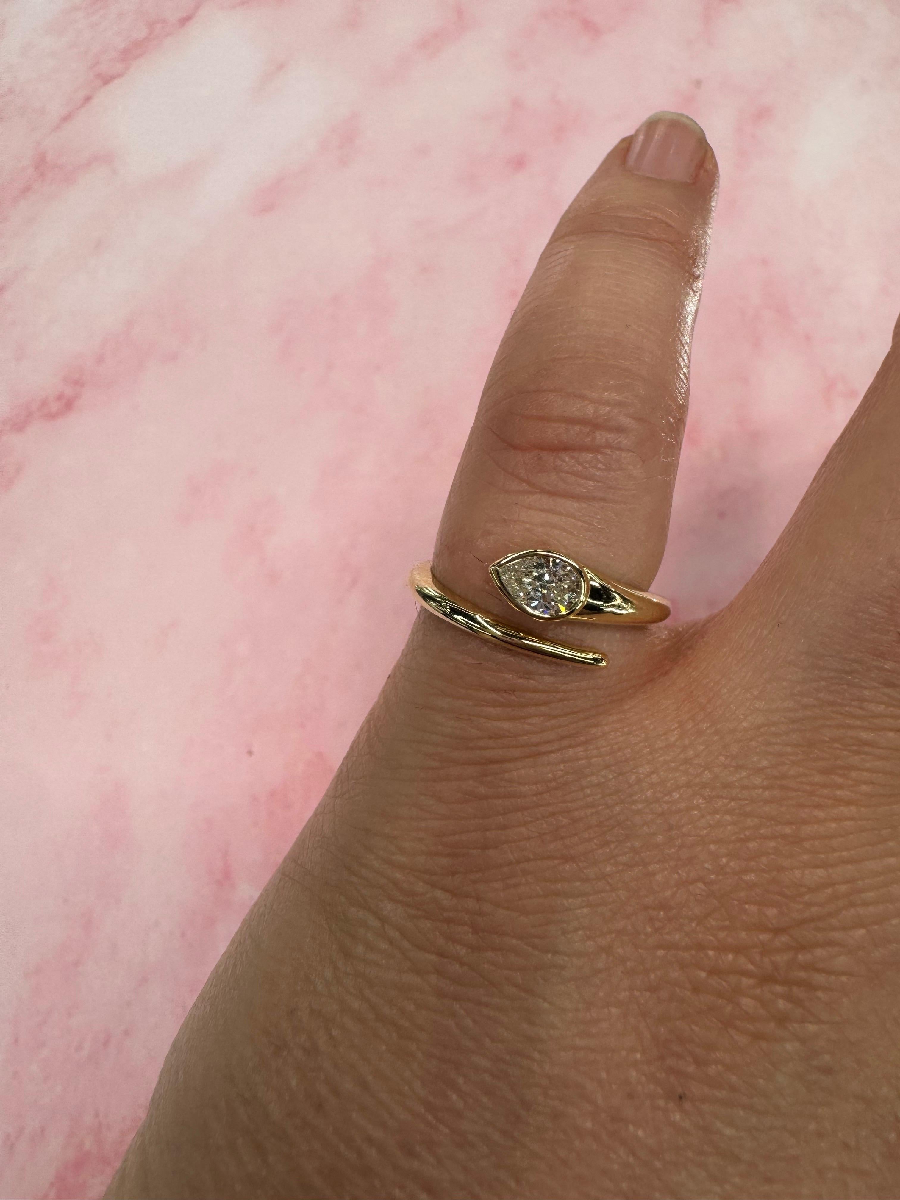 Bague serpent à diamants en forme de poire 0.30 carats Or jaune 14 carats 5.8 Grammes Neuf - En vente à New York, NY