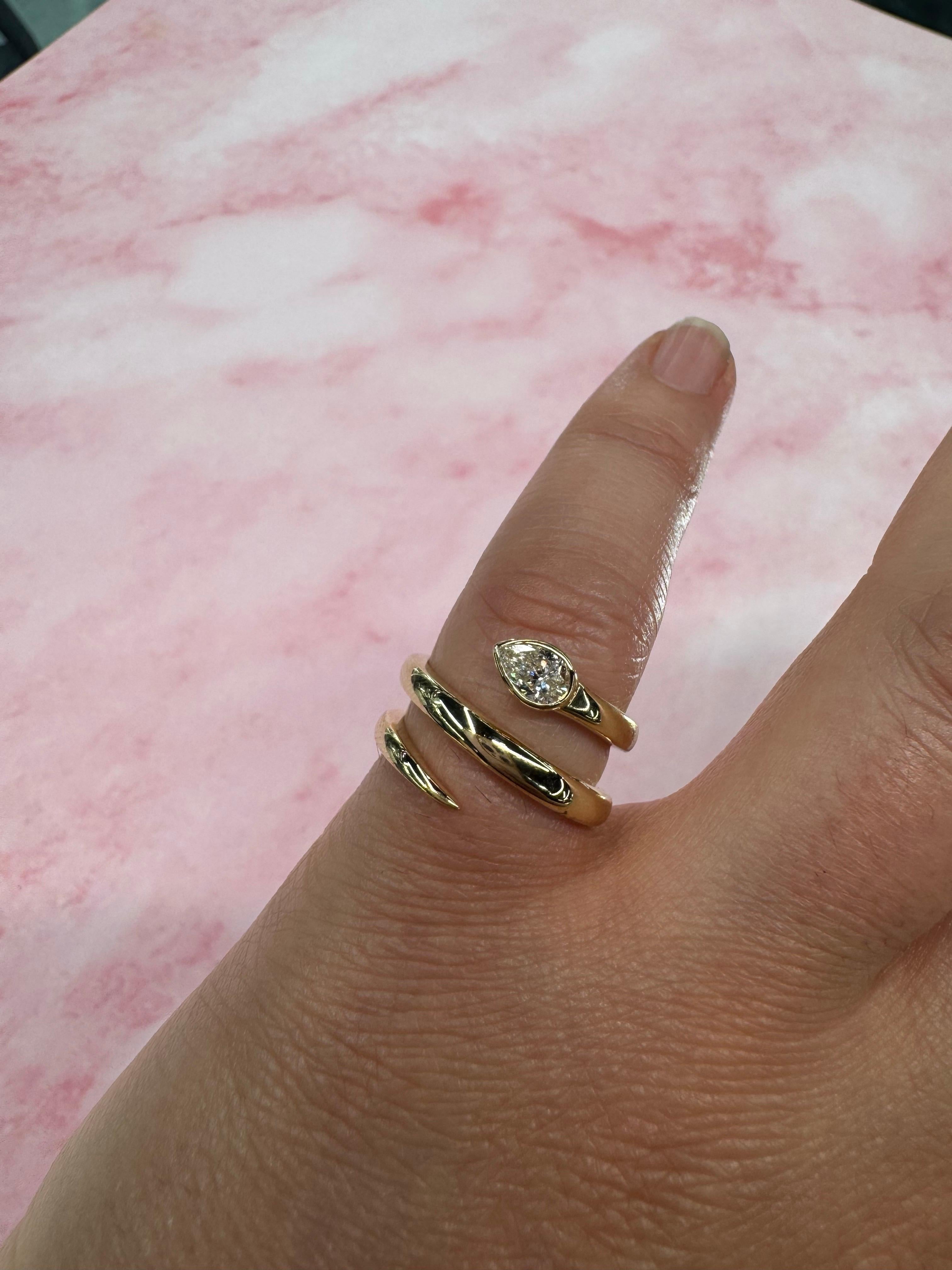 Bague serpent à diamants en forme de poire 0.30 carats Or jaune 14 carats 5.8 Grammes Neuf - En vente à New York, NY