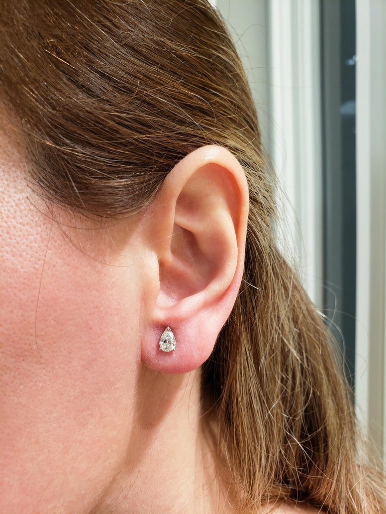 Pear Shape Diamond Stud Earrings For Sale at 1stdibs