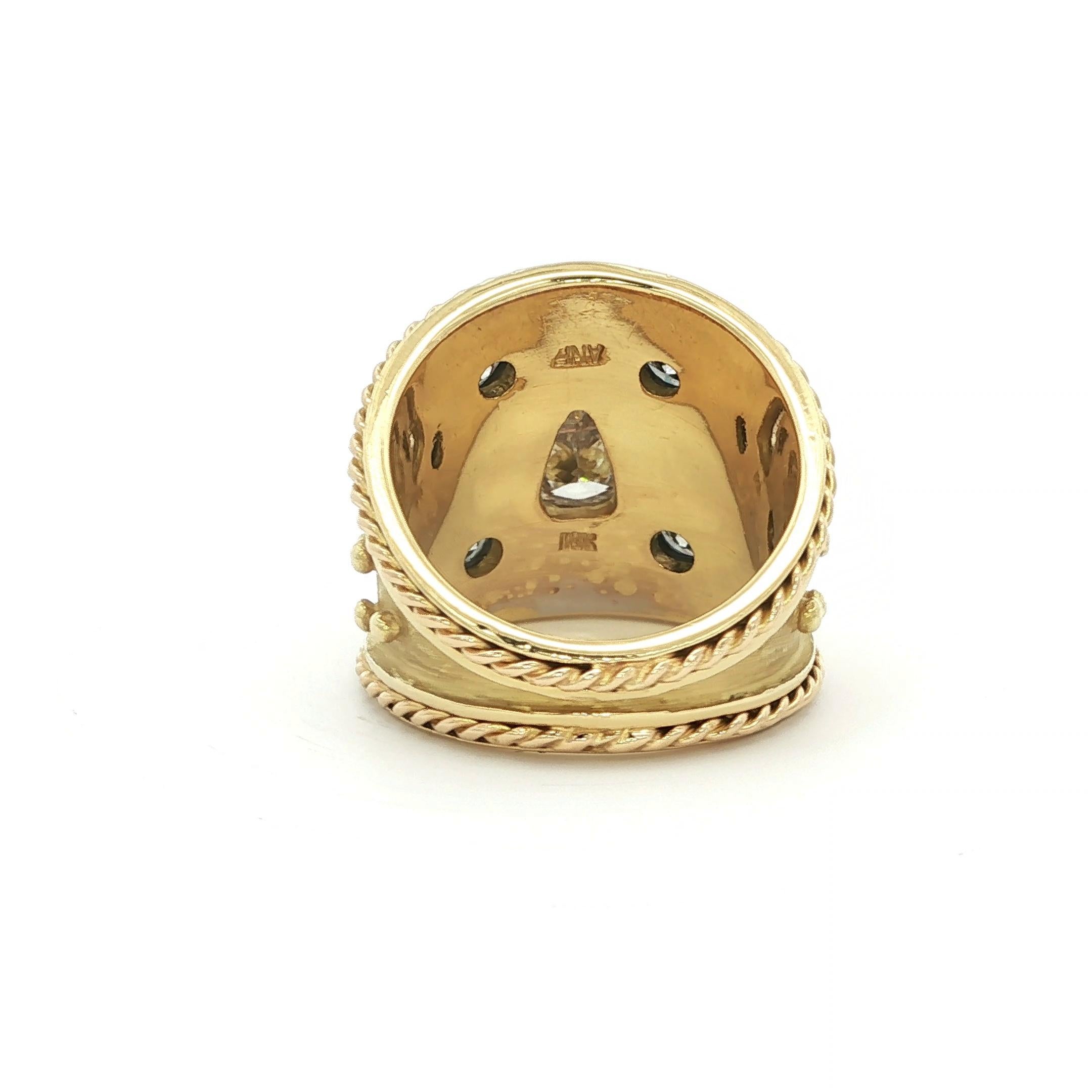 Bracelet cigare en or jaune 18K avec diamant en forme de poire et effilé Excellent état - En vente à Dallas, TX