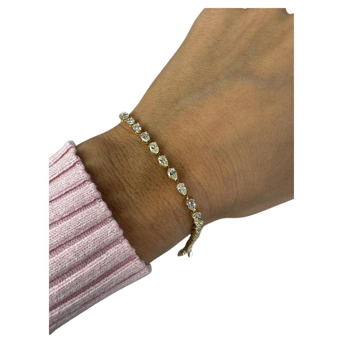 Bracelet de tennis en or jaune 14 carats comprenant 36 diamants de forme poire pesant 4,47 carats. Moyenne des diamants 0,12 points chacun.
Couleur Y-Z
Clarté VS1-VS2

Plus de bracelets de tennis en stock.
Différentes formes et couleur or
Message