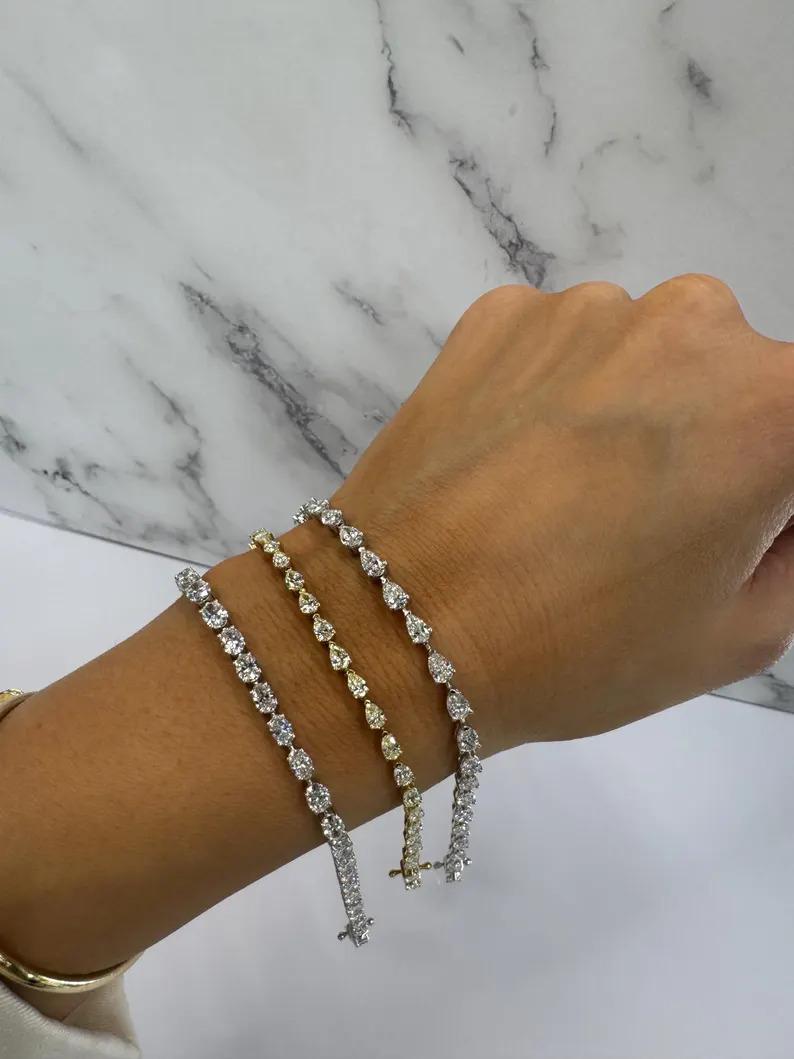 Bracelet de tennis avec diamant en forme de poire 4.47 carats 14KT Yellow Gold 0.12 Points Each en vente 1