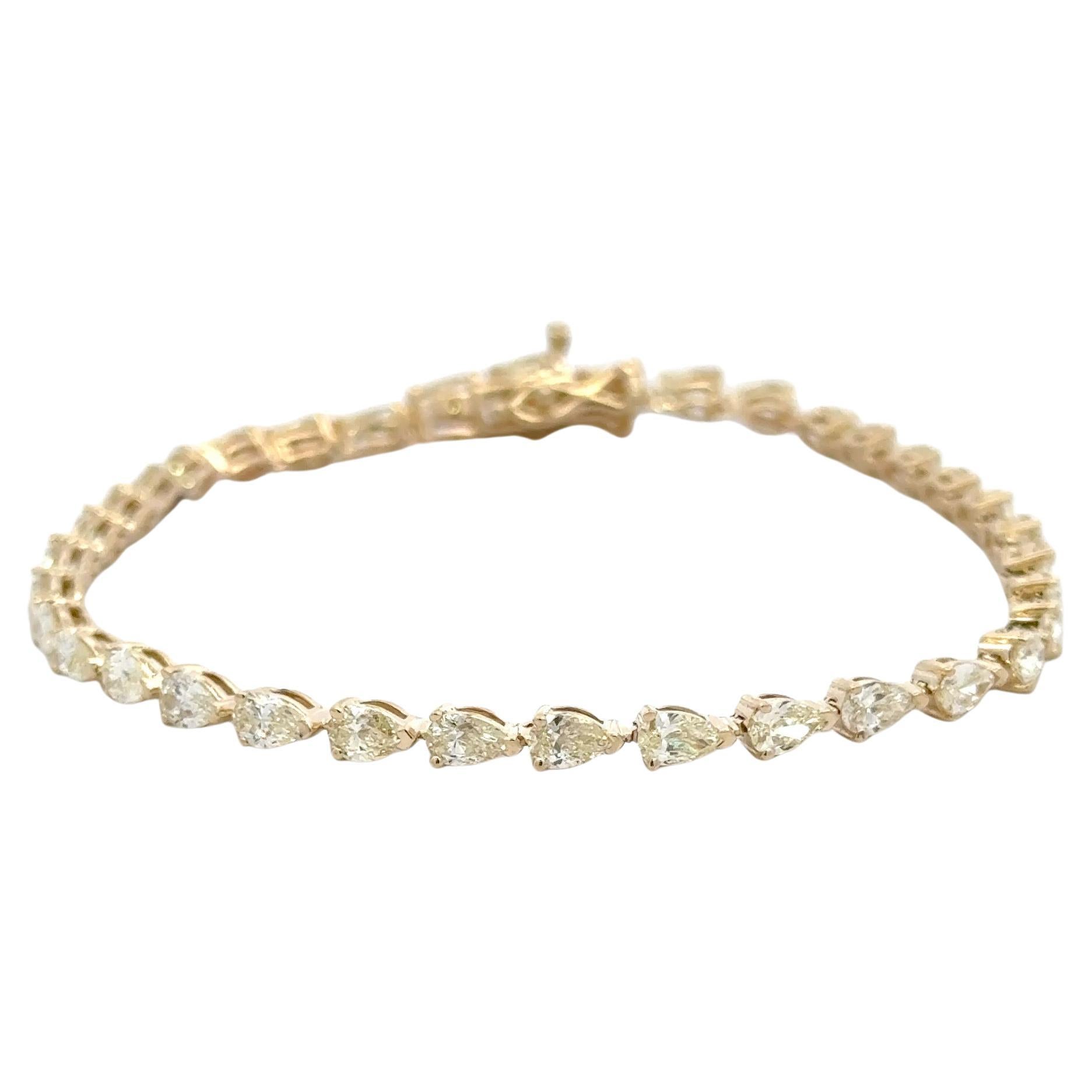 Bracelet de tennis avec diamant en forme de poire 4.47 carats 14KT Yellow Gold 0.12 Points Each en vente