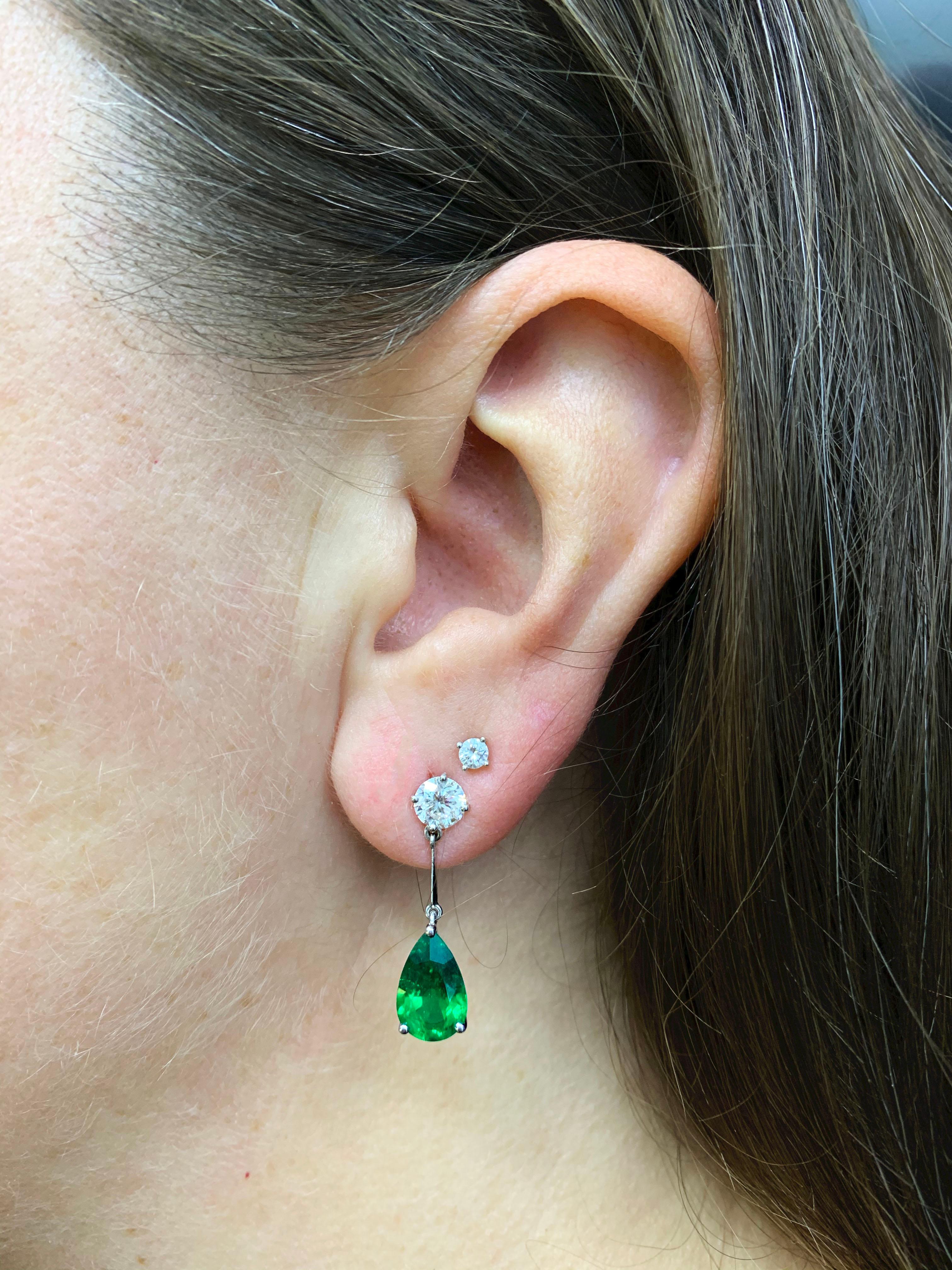Pear Shape Emerald and Diamond 18 Carat White Gold Drop Earrings In Excellent Condition In London, GB