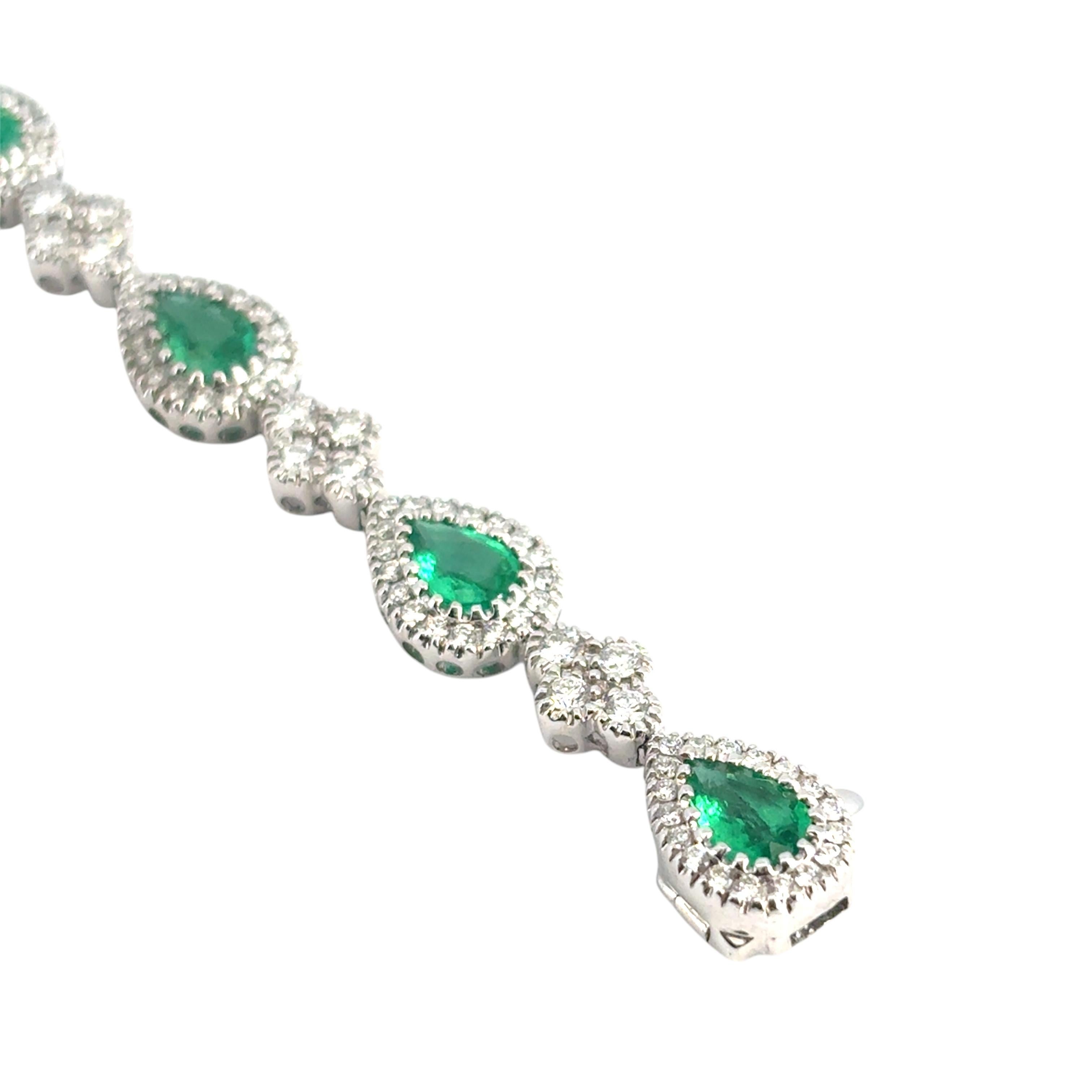 Pulsera Esmeralda y Diamantes Forma Pera en venta 4