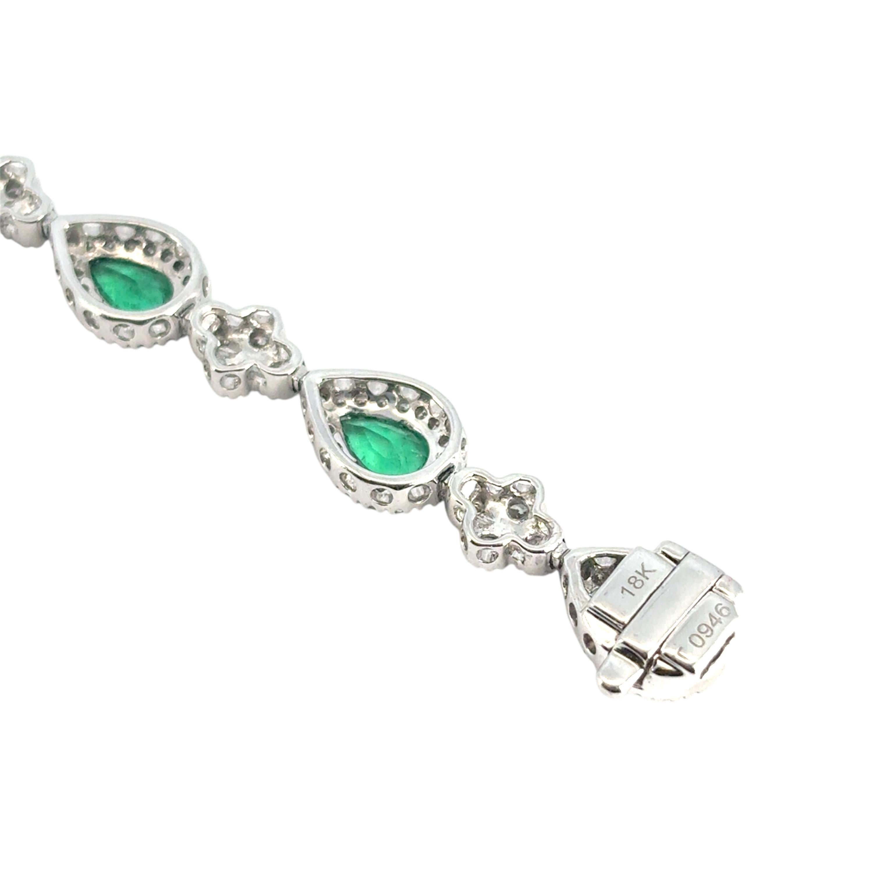 Pulsera Esmeralda y Diamantes Forma Pera en Excelente estado para la venta en Boca Raton, FL