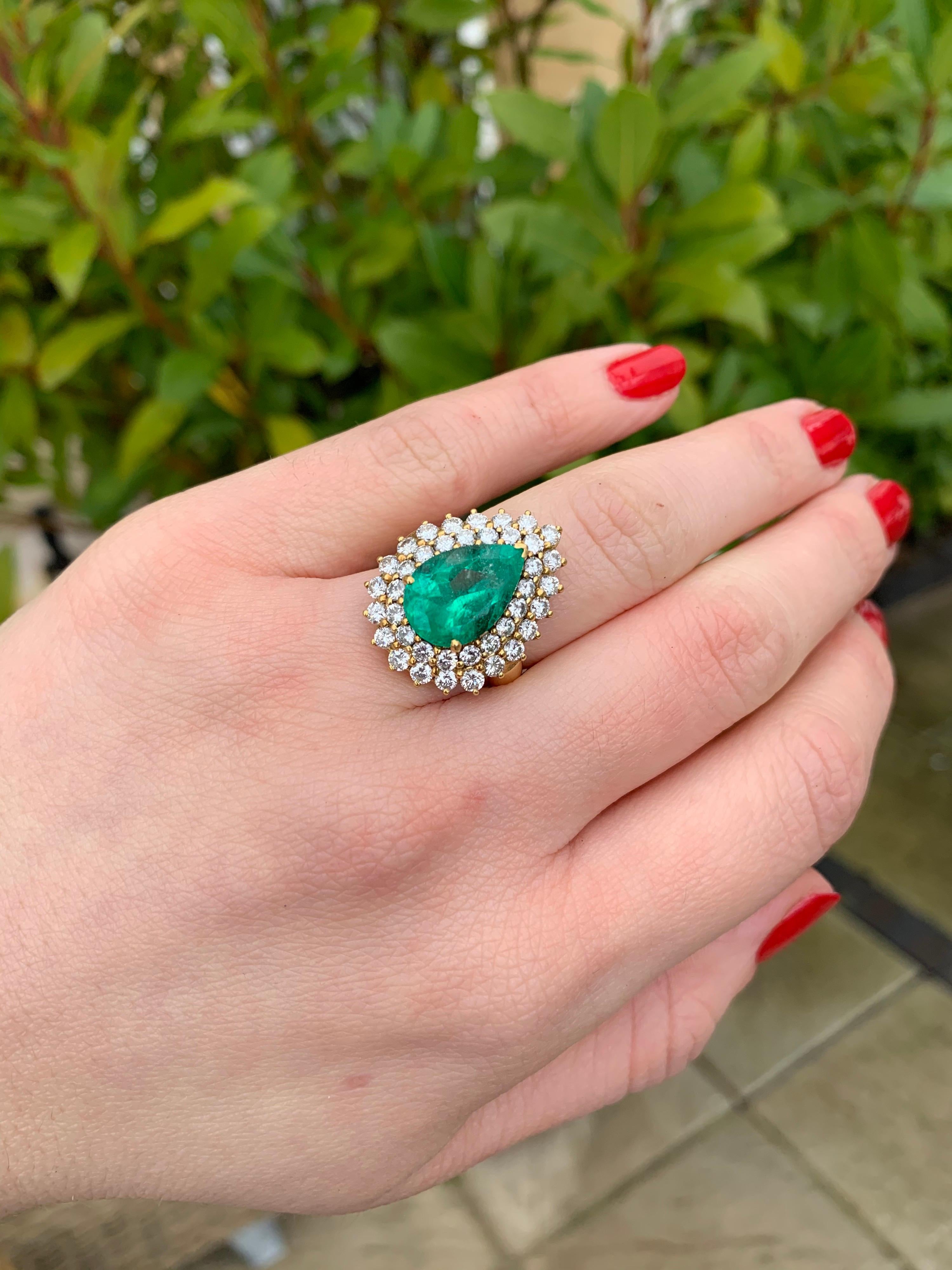 Pear Shape Emerald and Diamond Cluster Ring Yellow Gold For Sale 1
