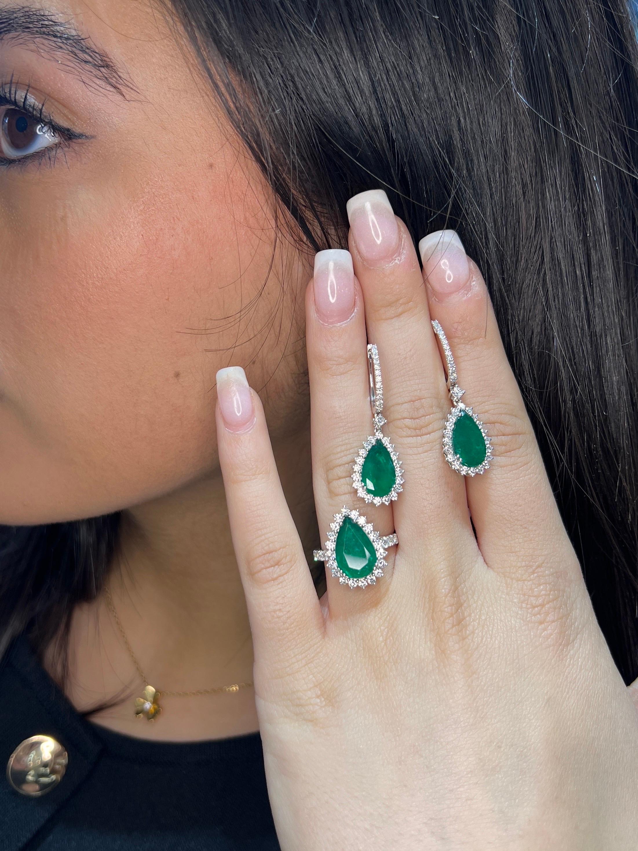 An Exceptional pair of Zambian Emerald Rings for the lovely lady. The Ring can be used as a fantastic Emerald Engagement ring as well! 18k White gold and diamond Ring  (750 Hallmark). A Large Looking pear-shaped Zambian Emerald totaling 2.83 carats